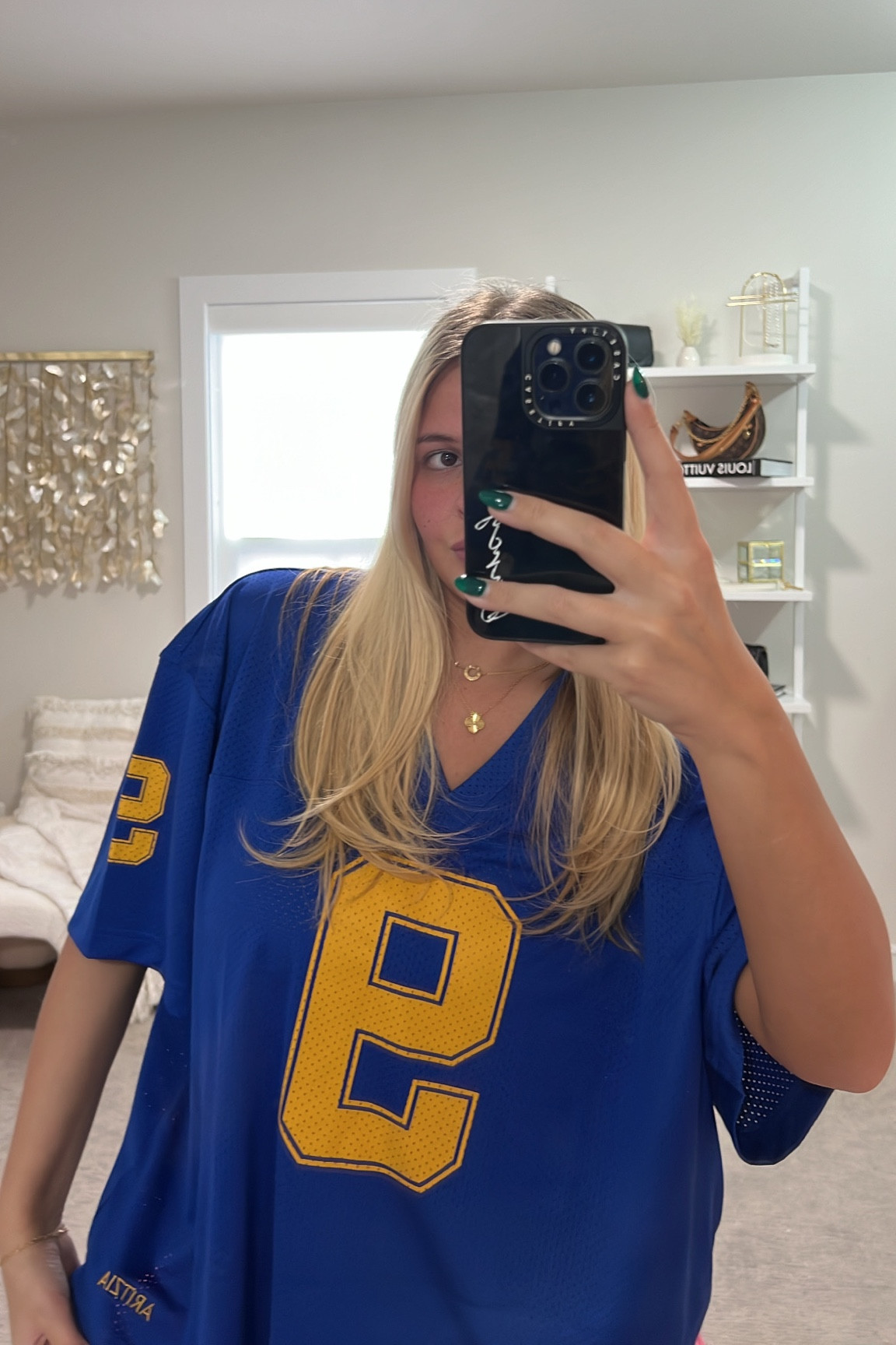 loving jerseys right now to wear with jeans👏🏼 got size XL!