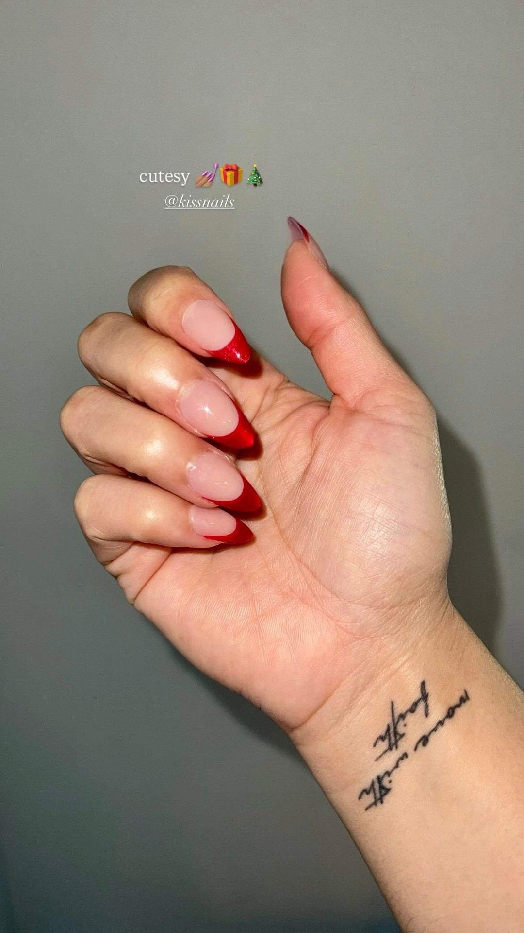 cutesy 💅🏽🎁🎄 @kissnails… love the holiday press ons. They never fail me. 🥰

#LTKBeauty #LTKHoliday #LTKGiftGuide