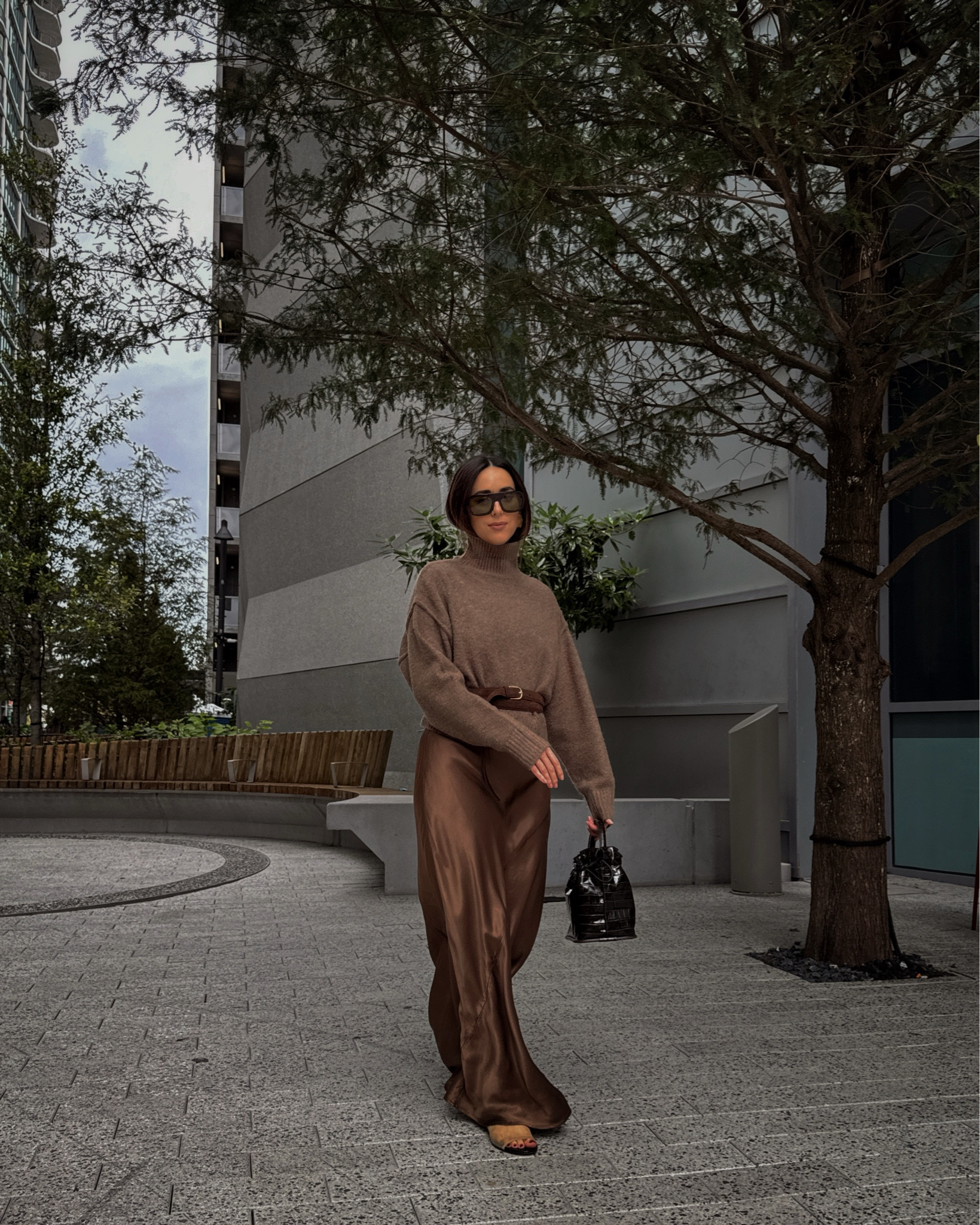 SAVE 🤎 The perfect Autumn outfit combo for so many occasions from family photos to date night:

👉🏽This is actually a maxi tank dress from @dissh I’ve layered underneath a cropped knit and belted at the waist (also looks great without the belt as the cropped length is very flattering). This also comes in a maxi skirt version that I will link also! 

Depending on the weather and occasion you can change up the shoes to boots, heels, ballet flats etc 

I also plan to wear this dress to a wedding I will be attending next month, and may layer a blazer on top which will give it a completely different vibe 👌🏽

🛍️🔗 in stories and bio (saved to Oct OOTD highlights)

👜Bag is Freda Salvador (code MODE15 for 15% off first orders) 

#dissh #therow #fredasalvador #therowshoes #therowsandals #meshflats #meshshoes #neutralstyle #dailyoutfitinspo #momstyle #petitefashion #minimaloutfitinspiration #everydayoutfitideas #fallfashiontrends #falloutfitideas #casualoutfitsdaily #effortlesschic #therowstyle #maxidress #maxiskirt 

Dissh, Maxi dress, maxi skirt, the row shoes, what to wear for family photos, family photo outfit ideas, satin dress, satin skirt, Cropped sweater, fall outfit trends, knitwear, luxury style, casual style, mom style, minimal neutral outfit ideas, casual outfit Inspo, daily outfits, everyday style, mom style, mom fashion, the row style, relaxed style, effortless chic outfit, the row mesh flats, petite fashion influencer, neutral outfits, styling tips

#LTKSeasonal #LTKstyletip #LTKHoliday