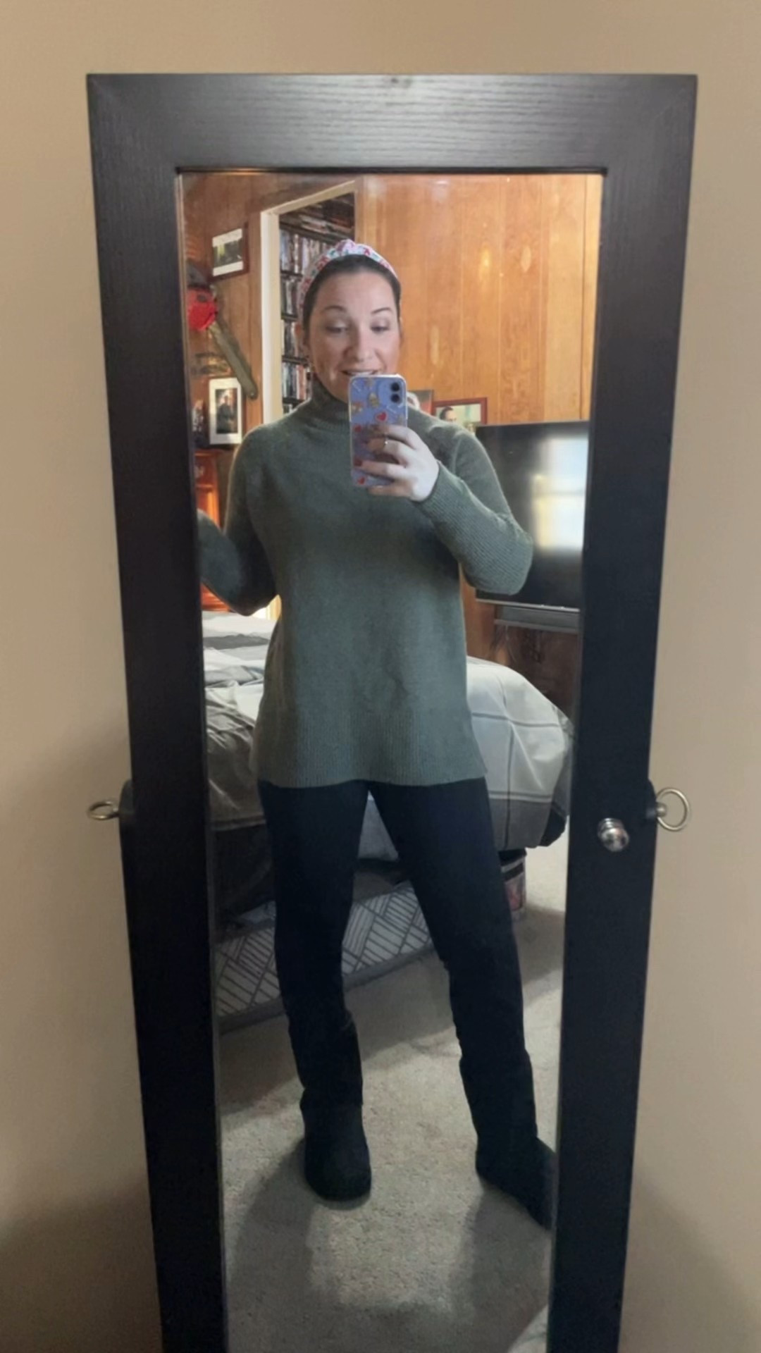 Day 1 of holiday inspired ootd 

#LTKHoliday #LTKFindsUnder50 #LTKPetite