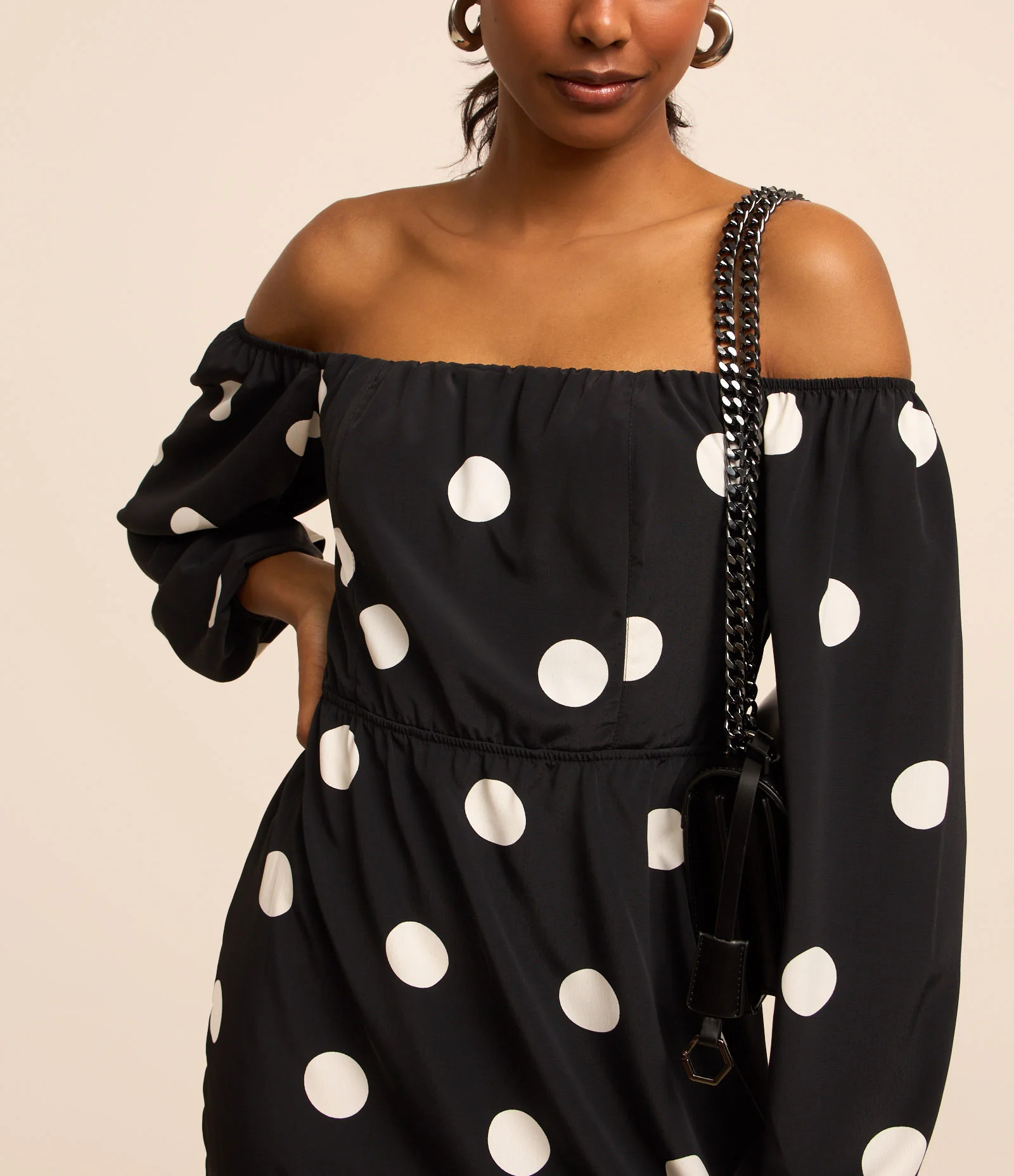 Vestido Curto Ombro a Ombro em Crepe com Poás Estampados Preto - Lojas Renner | Renner (BR)