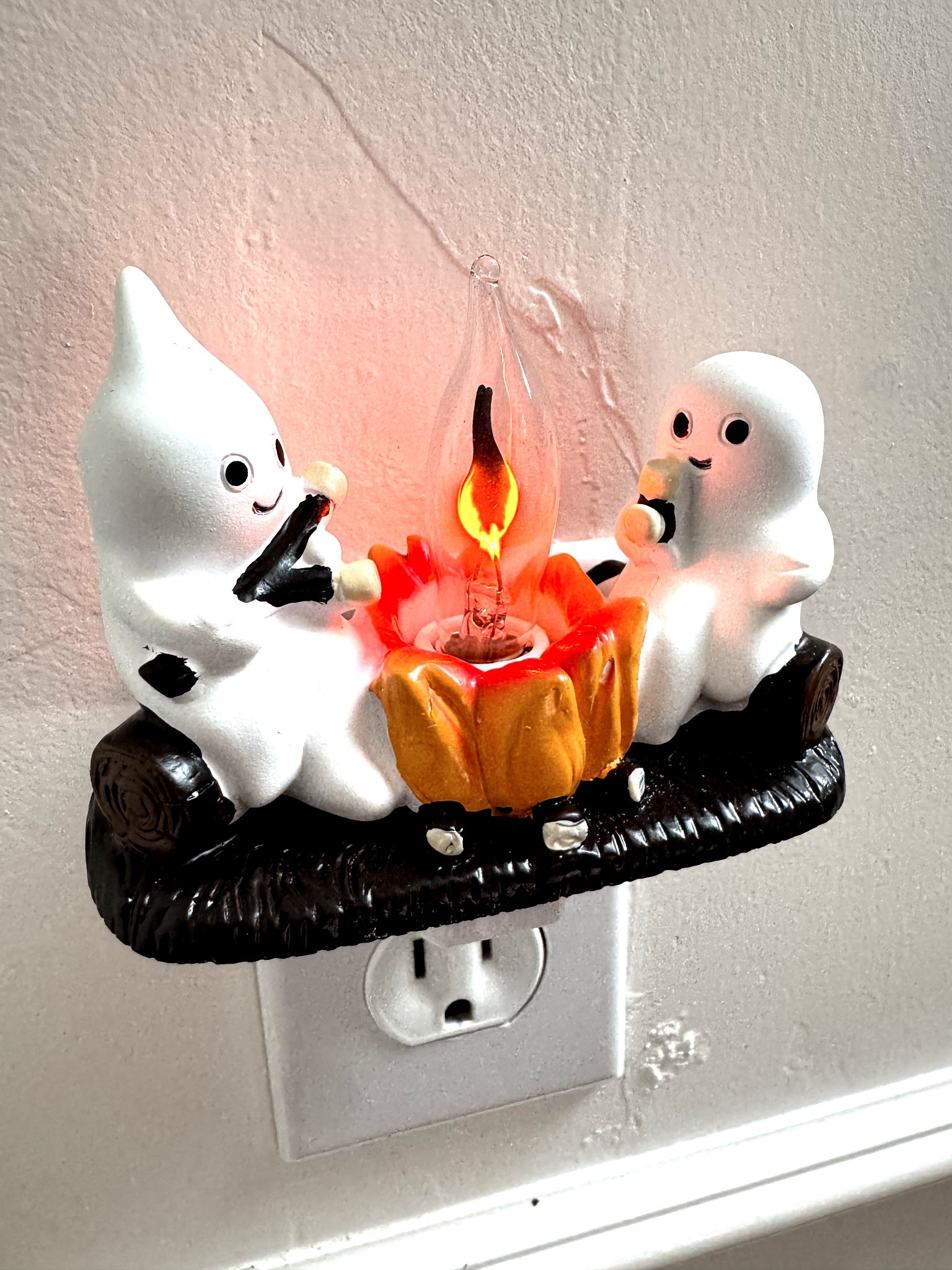 Ghost Campfire Flickering Nightlight for Halloween Indoor Decoration Spooky Ghost Fake Camp Fire Cute Halloween Decor Night Lights Gifts for Kids Family and Friends

#LTKHome #LTKSeasonal #LTKFindsUnder50