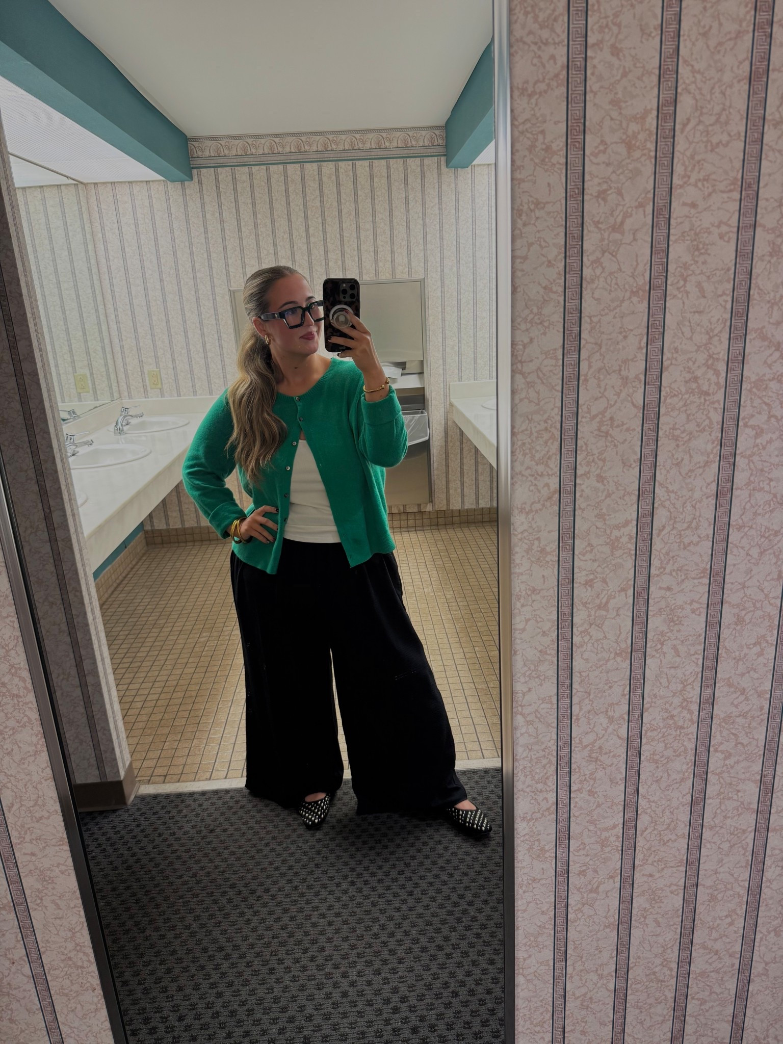 I want this Old Navy SoSoft Cardigan in every single color, please!

#LTKFindsUnder50 #LTKFindsUnder100 #LTKMidsize