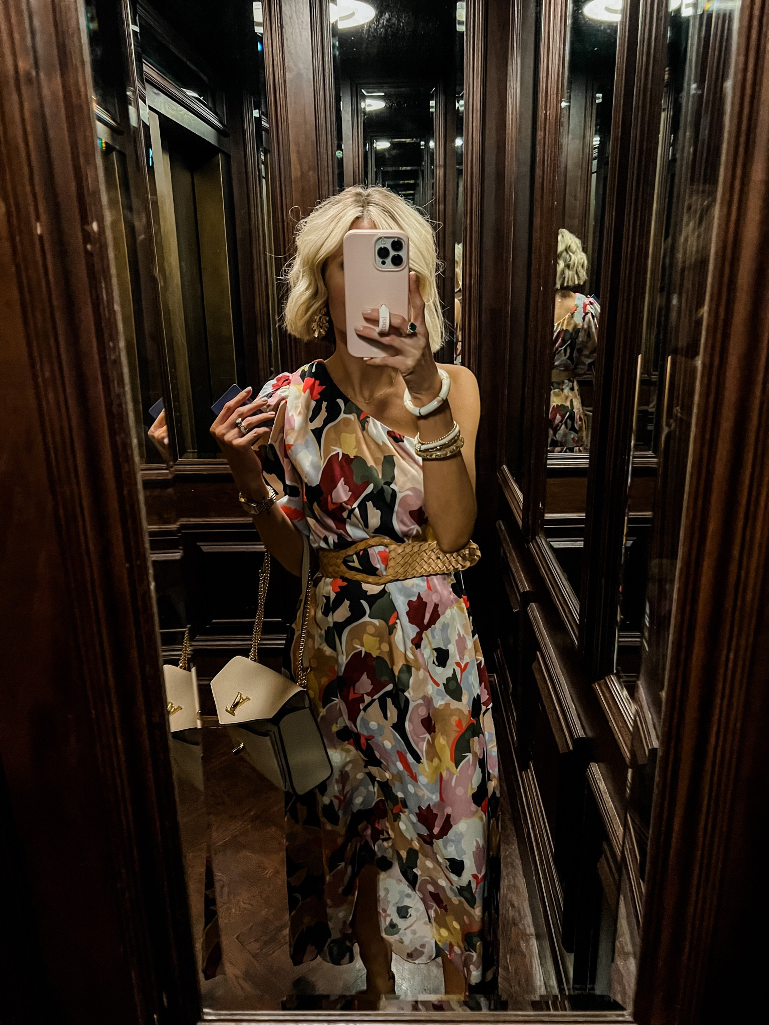 LTKCon outfit of the night! Loverly Grey is wearing an XS in this Crosby dress! 

#LTKstyletip #LTKSeasonal #LTKCon