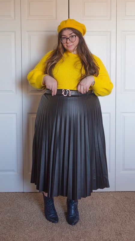 Plus size yellow and black outfit 

#LTKstyletip #LTKcurves #LTKSeasonal