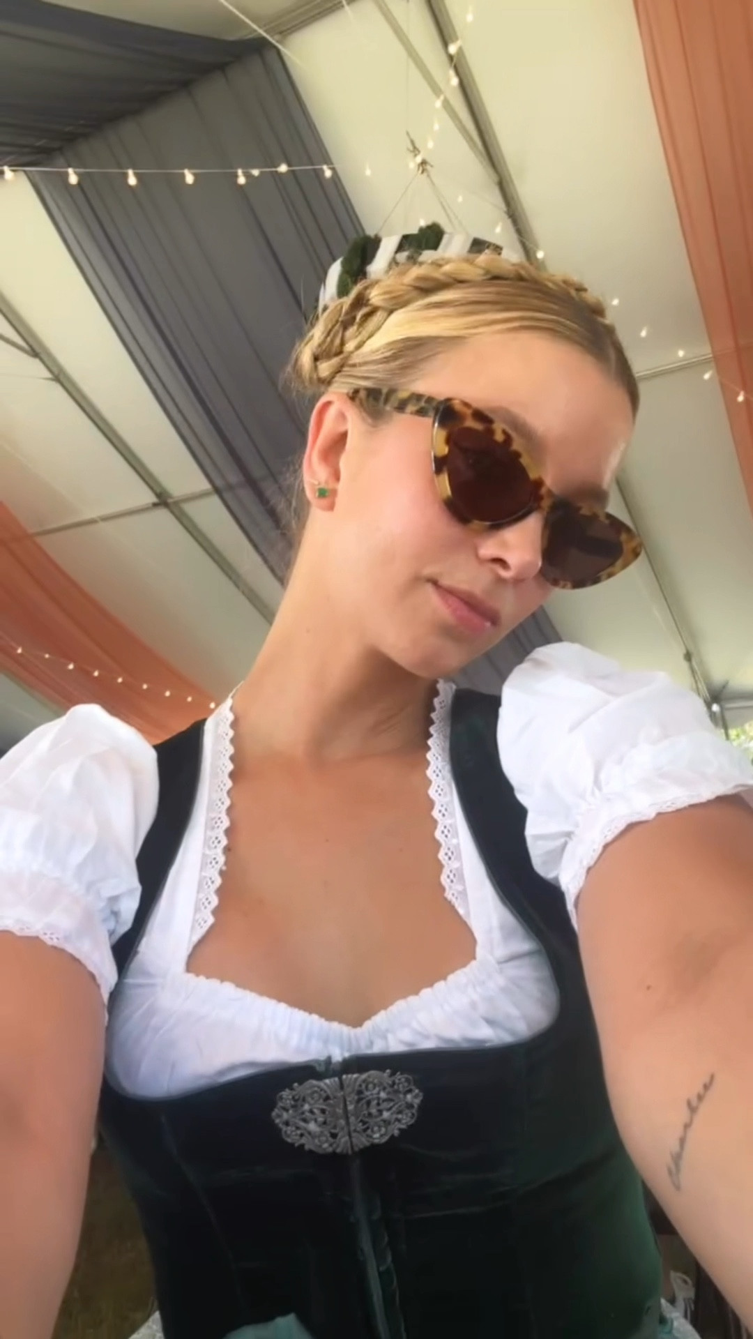 Borrowed my girlfriend’s sunglasses at Oktoberfest, and now I need them in my life! They’re on sale—classic Miu Miu’s, you can’t go wrong. Don’t wait, grab them now! 🇩🇪😎🍻


#LTKStyleTip #LTKVideo #LTKSaleAlert