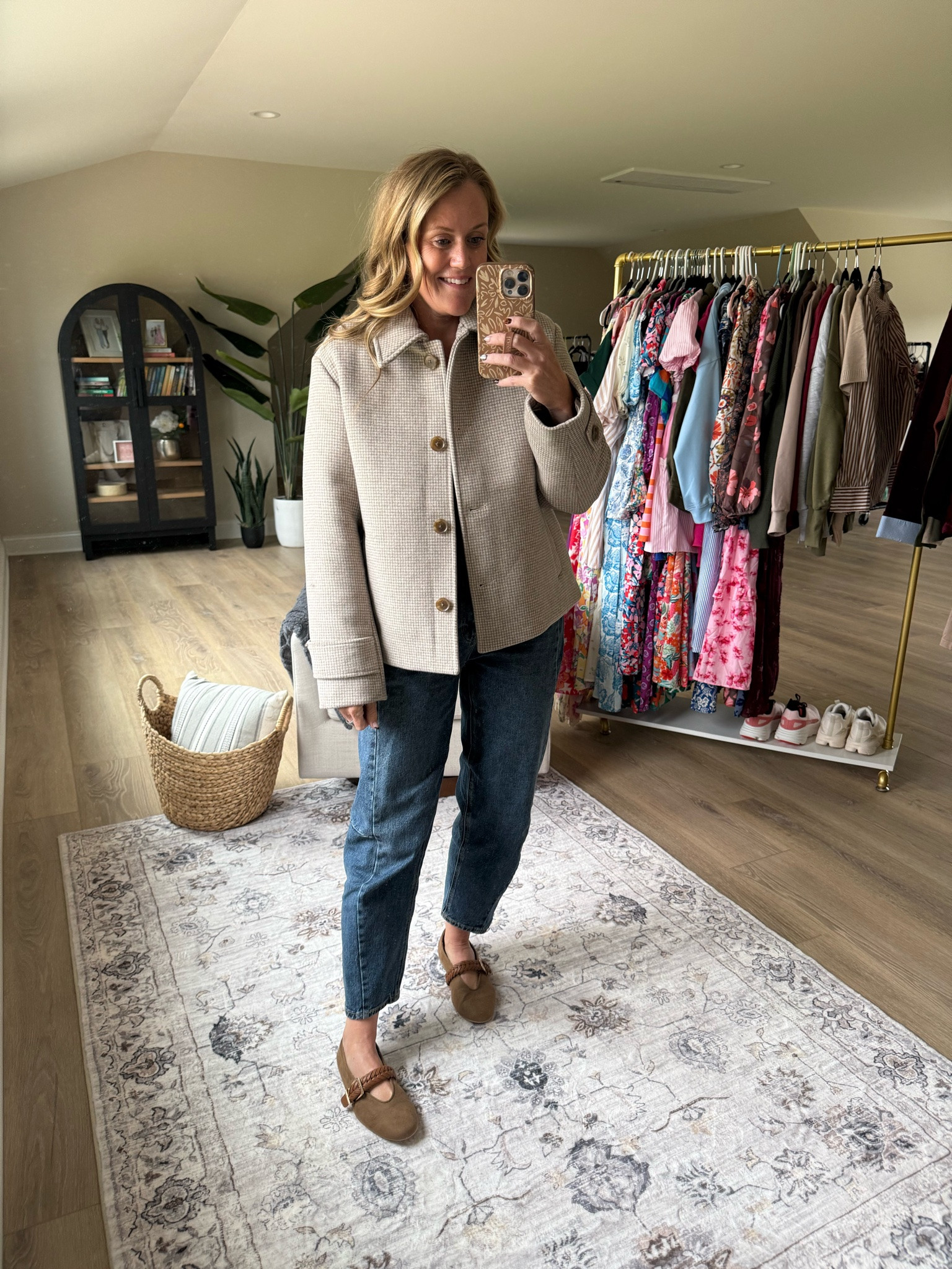 Abercrombie & Fitch
New arrivals 
Sweaters 
Barrel jeans 
Ballet flats 
Fall outfits 
Fall casual outfits 

Coat, sweater & flats TTS/ sized down 2 sizes in denim