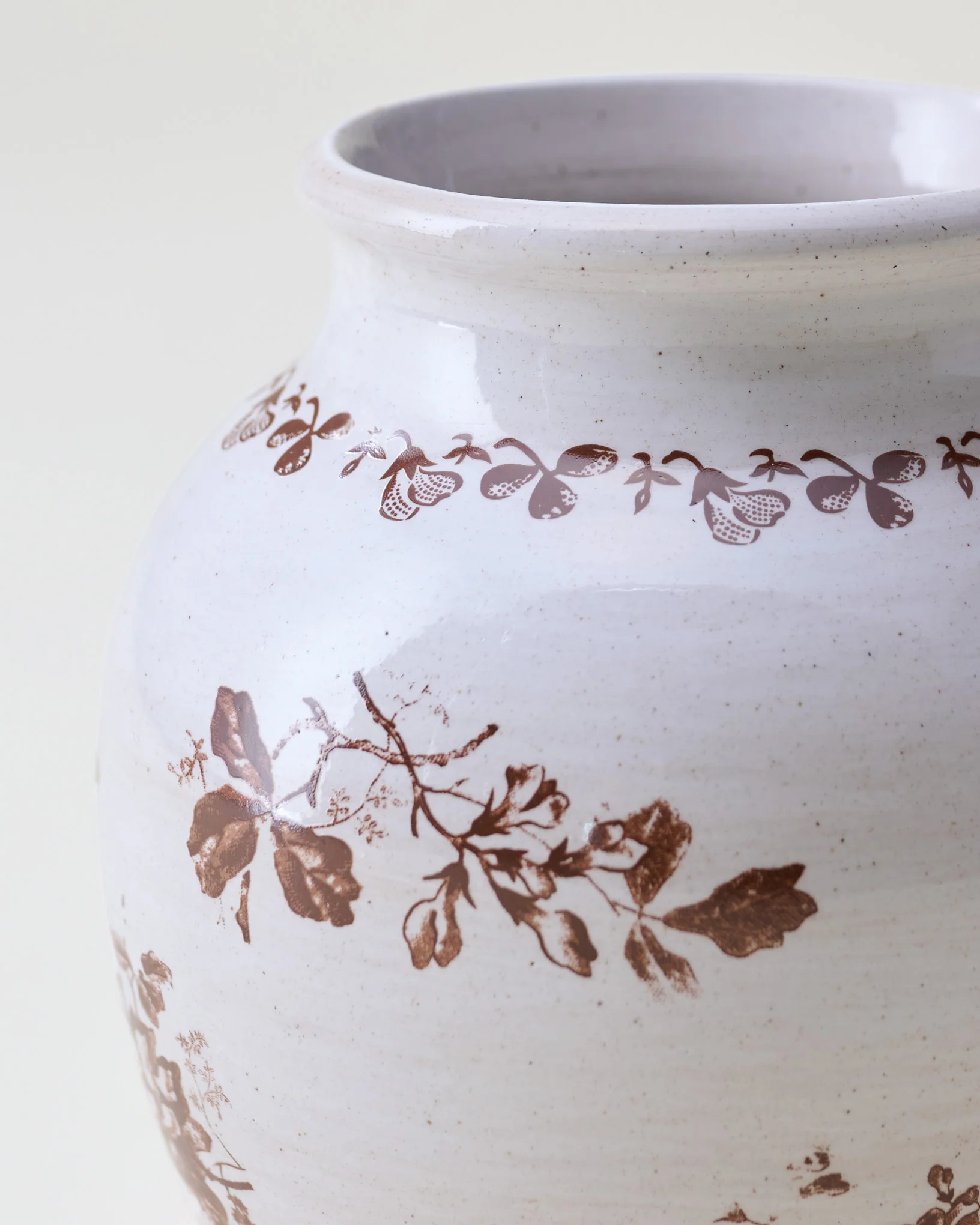 Chestnut Heirloom Garden Vase | Magnolia