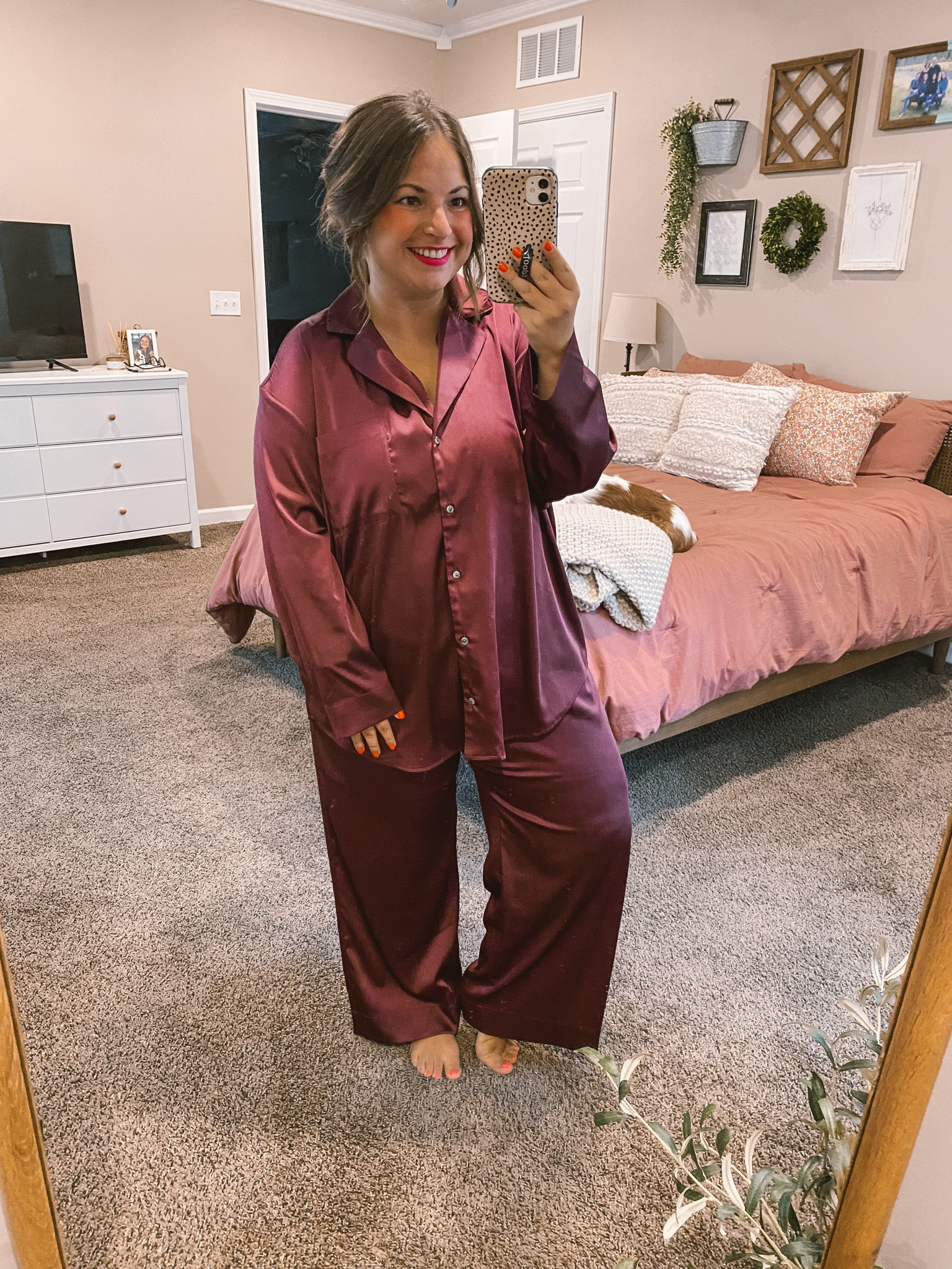 Ya can’t go wrong with a comfy pajama set! Love this one from Old Navy.

pajama set: fits true to size // wearing a petite large

Old Navy

#LTKStyleTip #LTKFindsUnder50 #LTKFindsUnder100