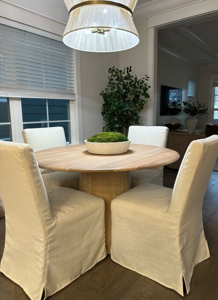 Round dining room tablee

#LTKhome