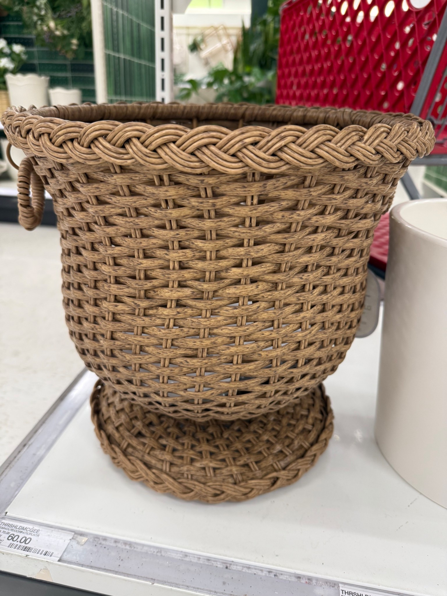 I don’t know what it is about this basket urn planter, but I LOVE it! 


Target, outdoor patio 