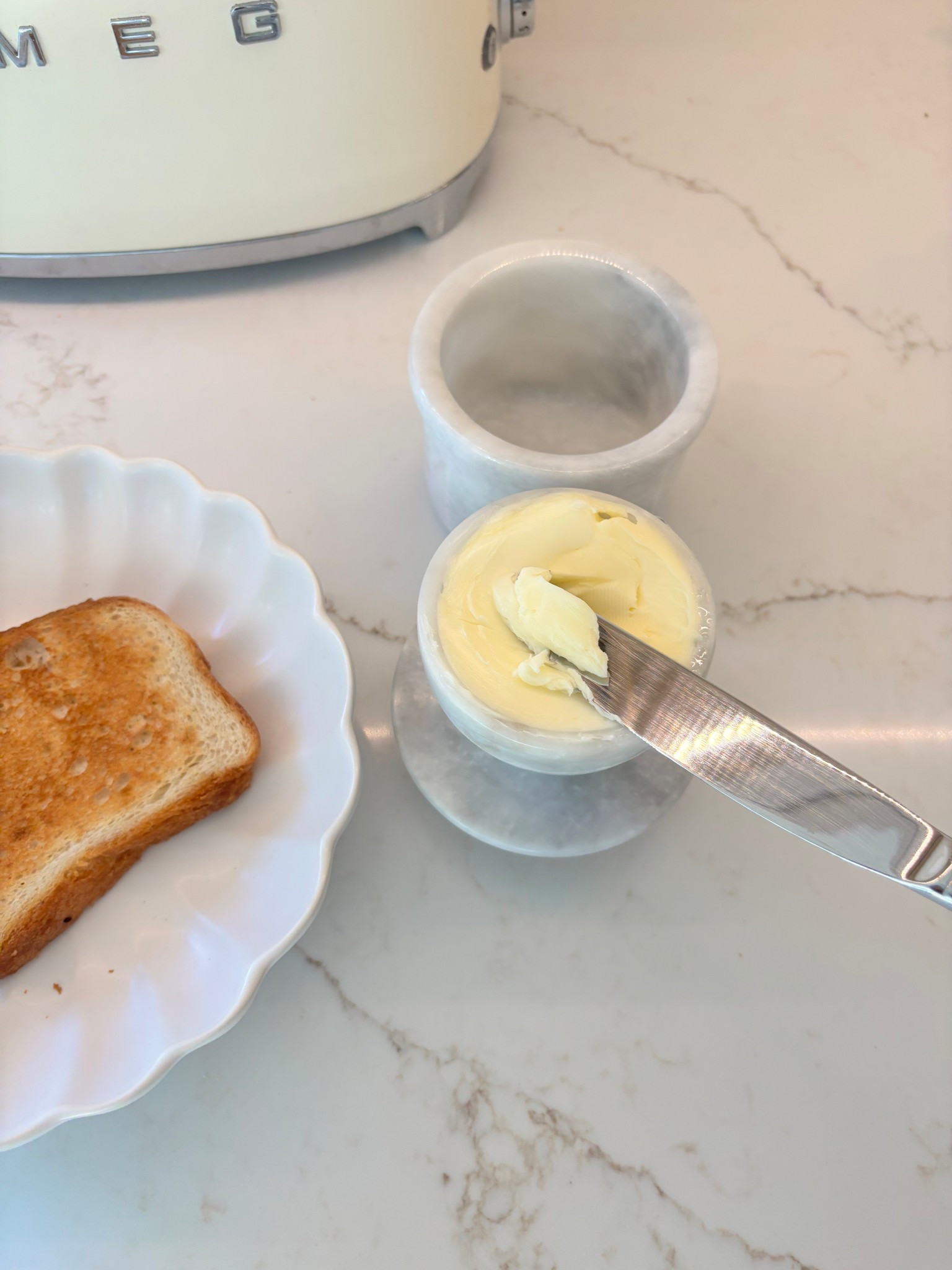 Cutest butter keeper that looks great on the counter and keeps the butter fresh 