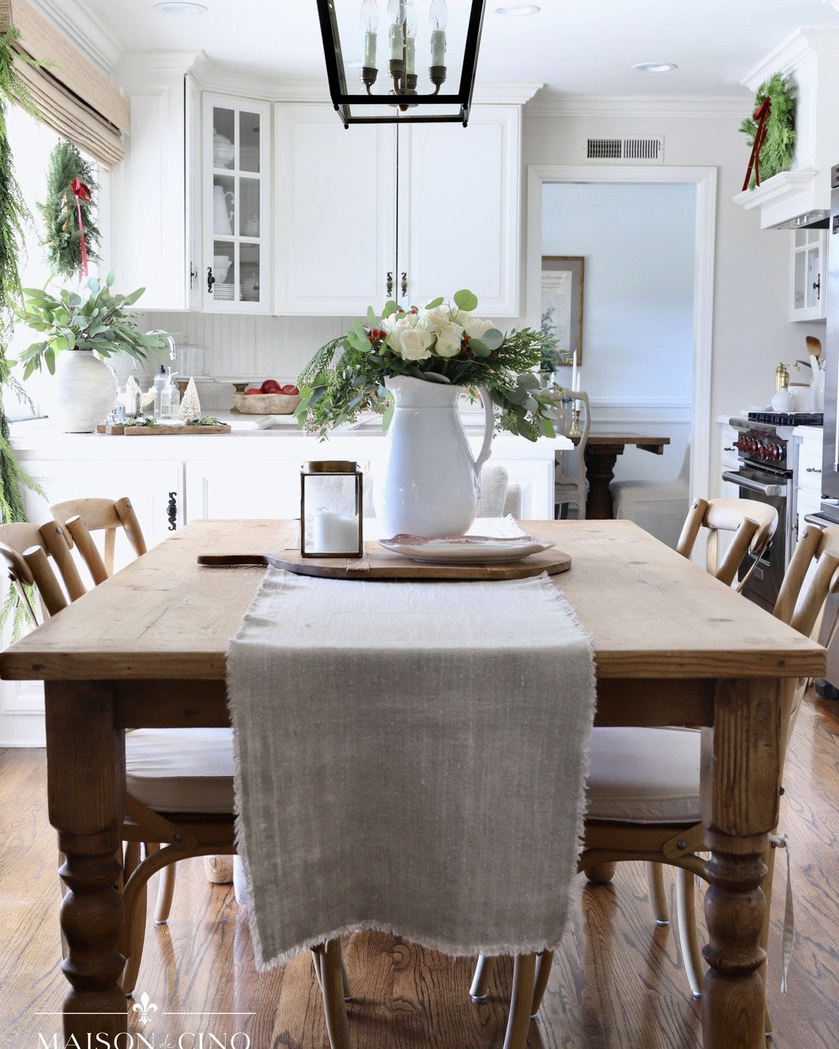 Christmas in the kitchen!

Home decor, holiday decor, Christmas decor, wreath, garland, trees, faux branches, botanicals 

#LTKHoliday #LTKHome