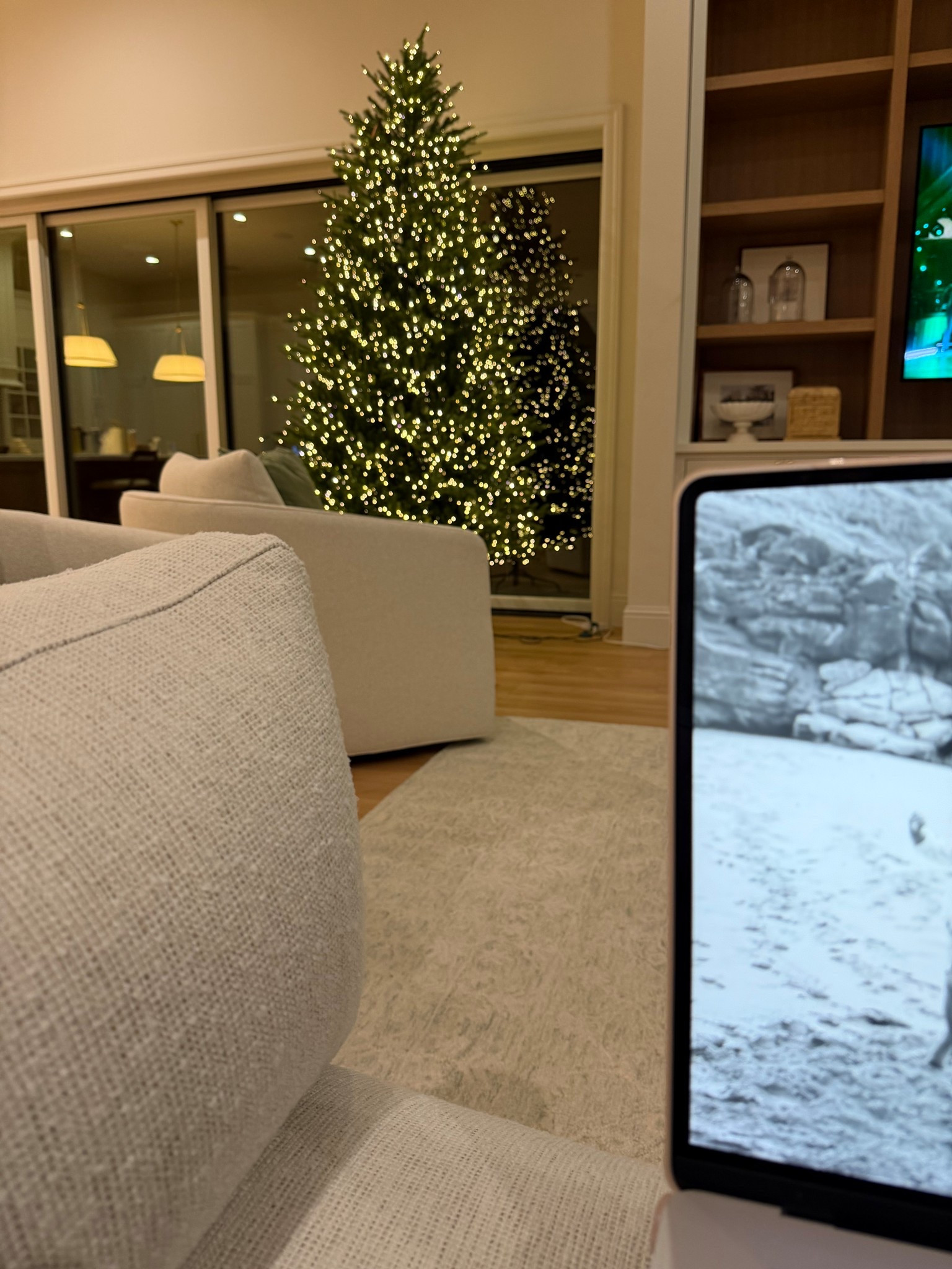 The viral Christmas tree lives up to its hype 🤌🏼 ✨ 

#LTKSeasonal #LTKHoliday #LTKHome