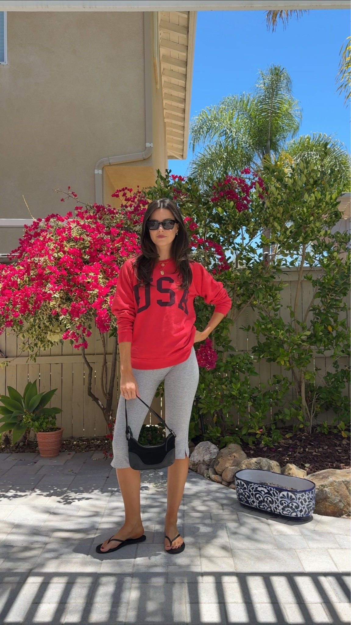 I am 5’7 wearing XS in the leggings and small in the sweatshirt!