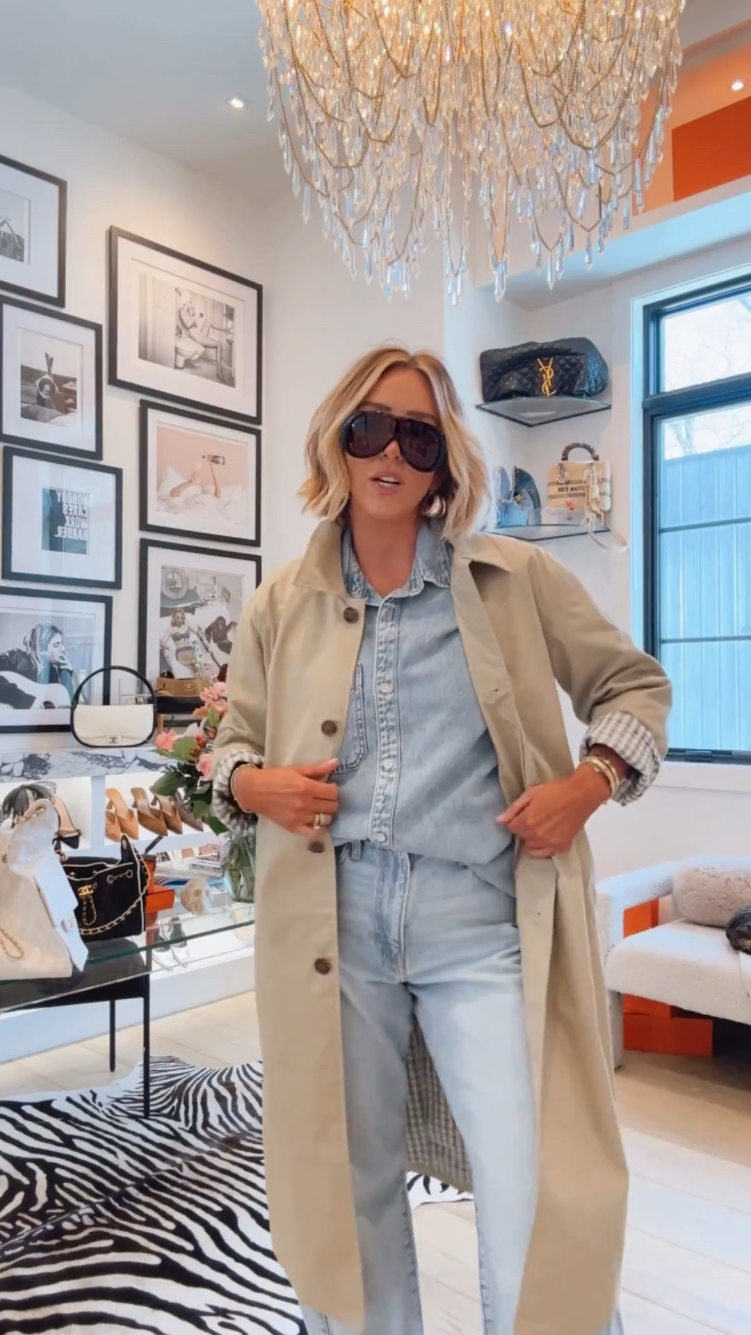 I can’t believe this Target trench coat is still in stock… The plaid detail is perfect for Spring! @Target 