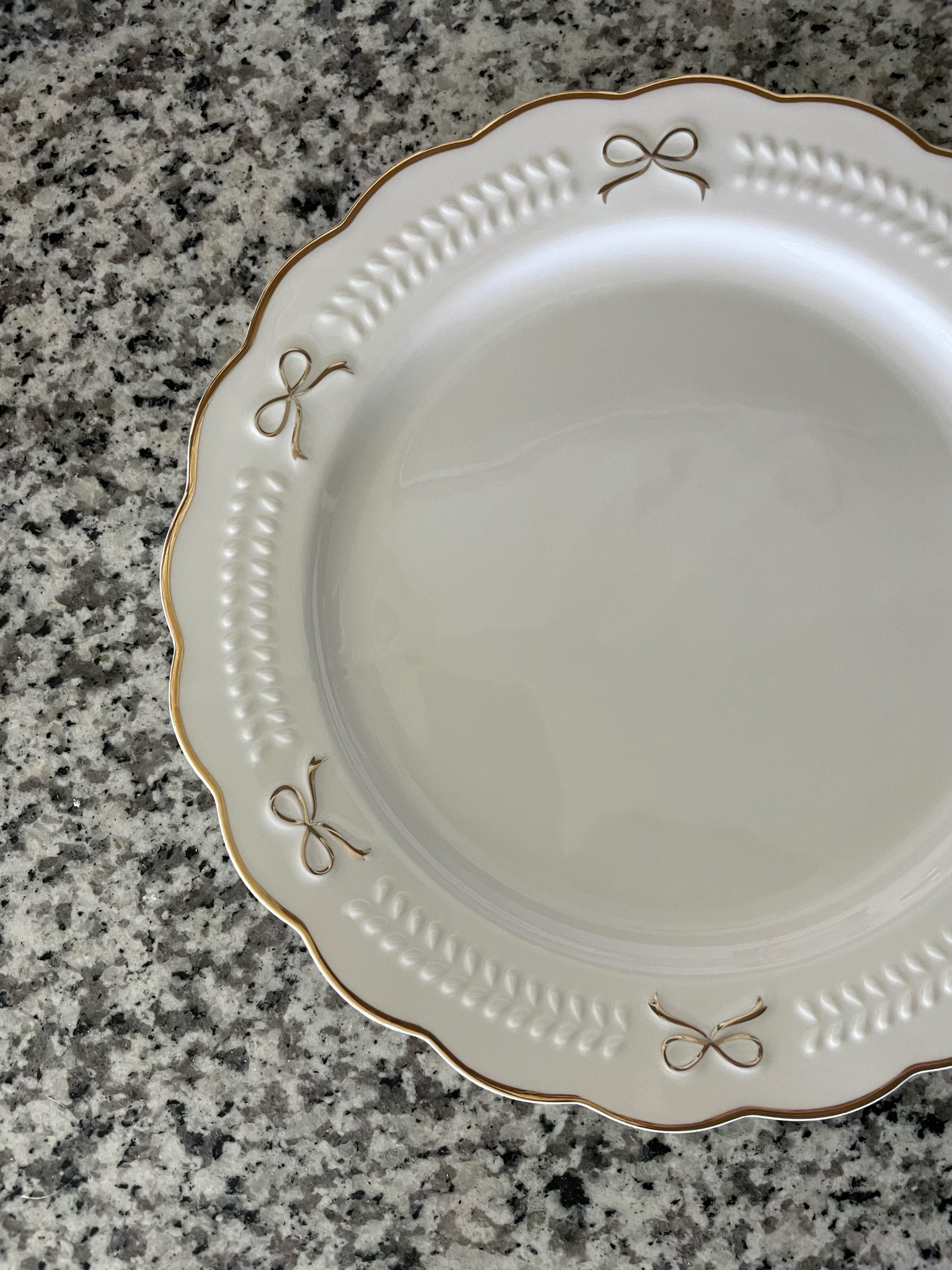 Gold bow ribbon plates and dishes with scallop edges. Perfect for a holiday dinner party  

#LTKHome