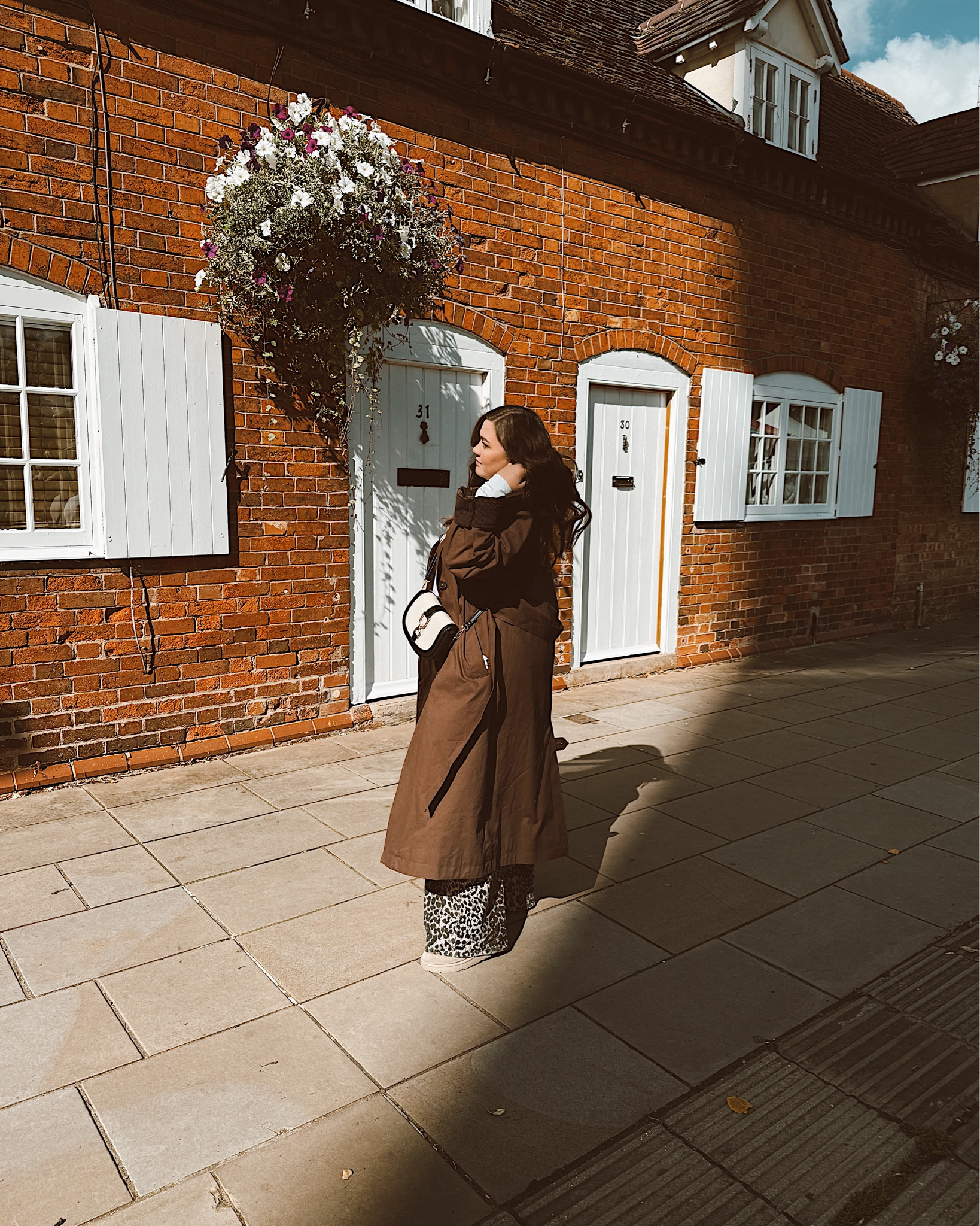 Chocolate brown 🤝🏼 Autumn 

Completely obsessed with this trench coat, it’s basically an autumn uniform right? 🍁✨🍄‍🟫
.
.
#autumnfashion #midsizefashion #chocolatebrown #autumnwardrobe #midsizegal

#LTKmidsize #LTKpetite #LTKautumn