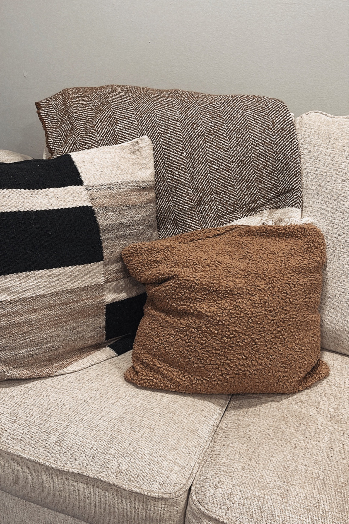 Target couch styling🍂🍁

Fall Decor

#LTKhome #LTKSeasonal #LTKstyletip