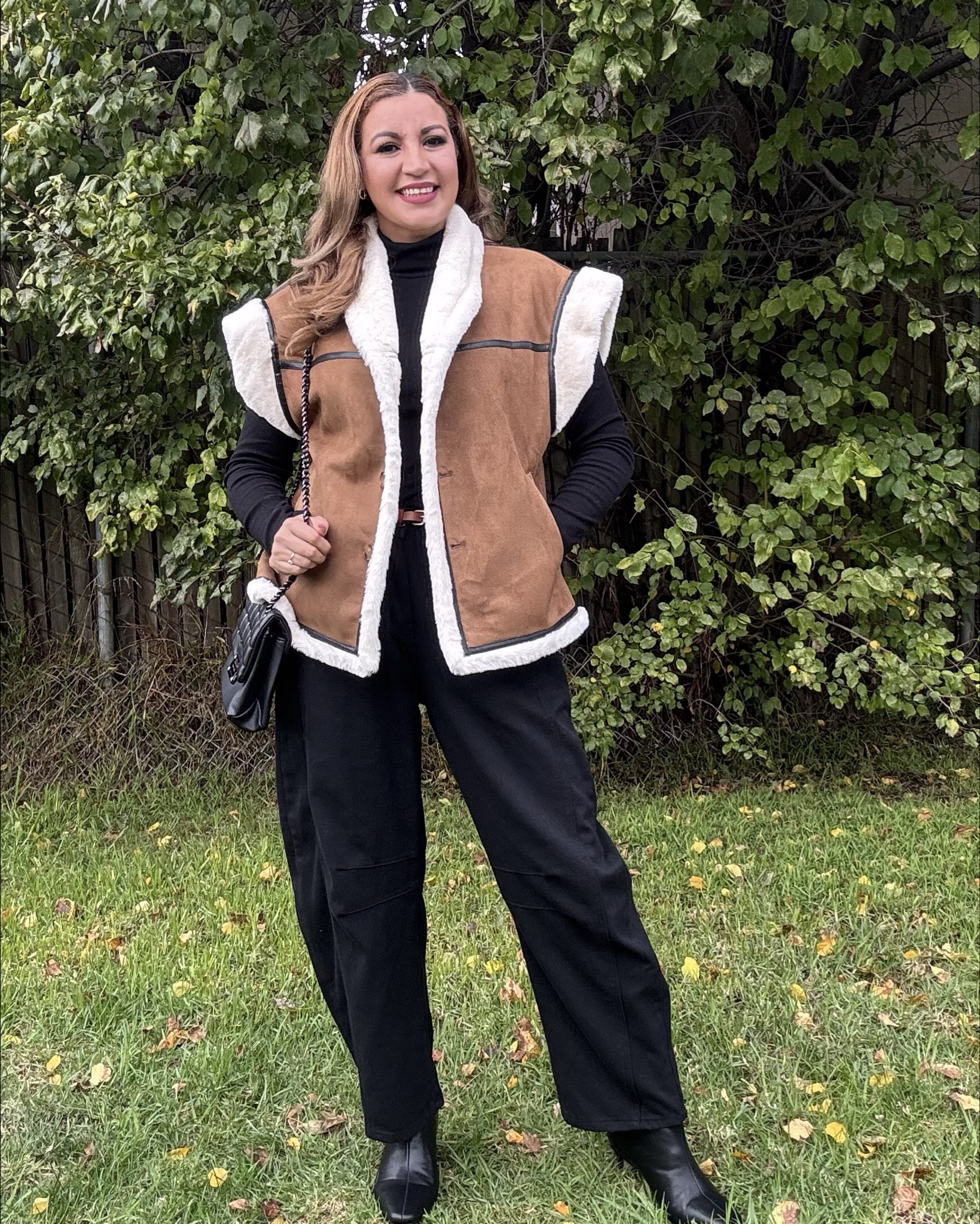 Cicy Bell Women's Suede Sherpa Vest, Faux Sheepskin Jacket, Large Size Jacket, Buttoned Casing Sleeve, Winter Coats.
Size:M

#LTKGiftGuide #LTKHoliday #LTKMidsize