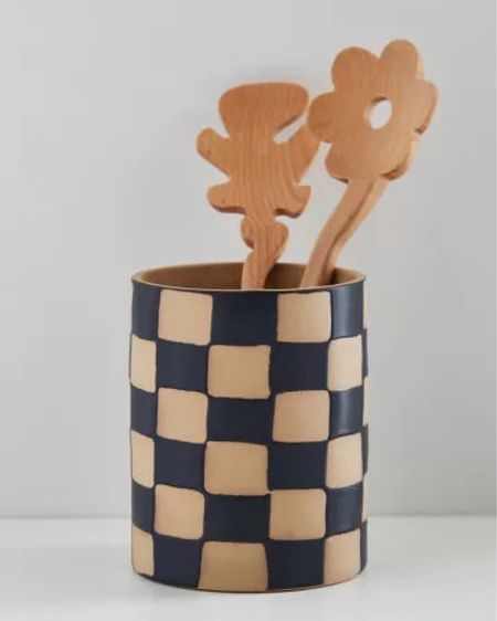 Such a cute utensil holder

#kitchenfinds #checkered #homedecor #homeideas

#LTKFind #LTKunder50 #LTKhome