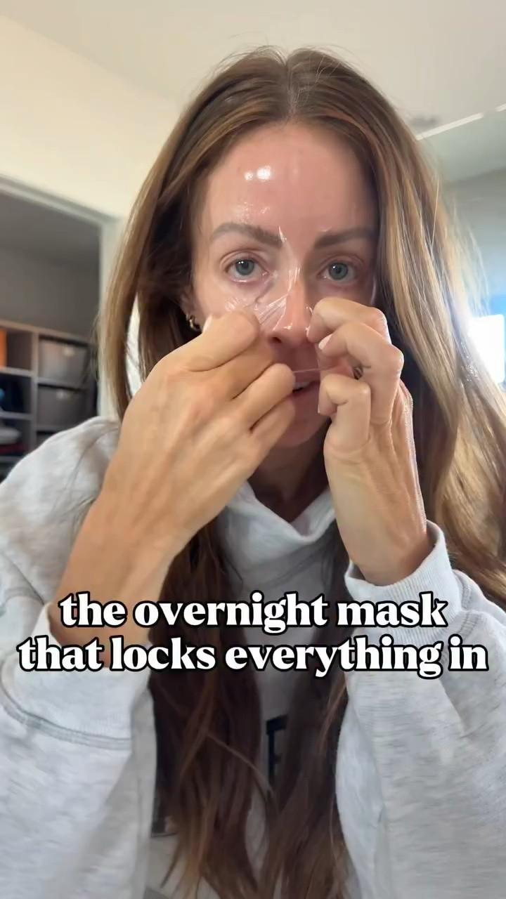 POV: you finally find the face mask that actually locks everything in✨

I use this overnight mask 3x a week and I swear my skin has never looked better. The trick is applying it THICK enough so it peels off in one sheet the next morning 👀 Comment MASK and I’ll send you the link! 

Anyone else obsessed with products that give instant results??