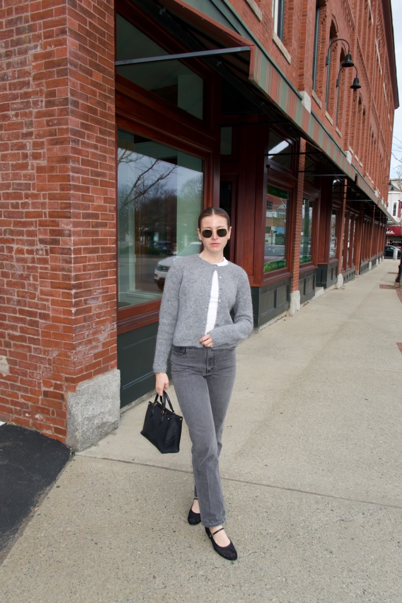 Date night 


Reformation sweat size small
Abercrombie jeans size 26
Brandy Melville top 
Ray band hexagonal sunglasses

#LTKShoeCrush #LTKSeasonal #LTKStyleTip