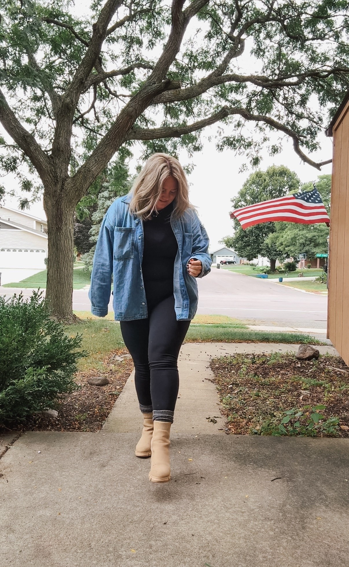 Amazon Prime day is back again’
Tee: L
Leggings: XL
Denim Shacket: XL (would have done XXL for more oversized)
Boots: TTS
Linked Prime Day styles similar to this look! Black leggings Denim shirt jacket boot socks uggs nuuds black tee fall style midsize looks plus size style vibe #ltkfall

#LTKFindsUnder50 #LTKSaleAlert #LTKStyleTip