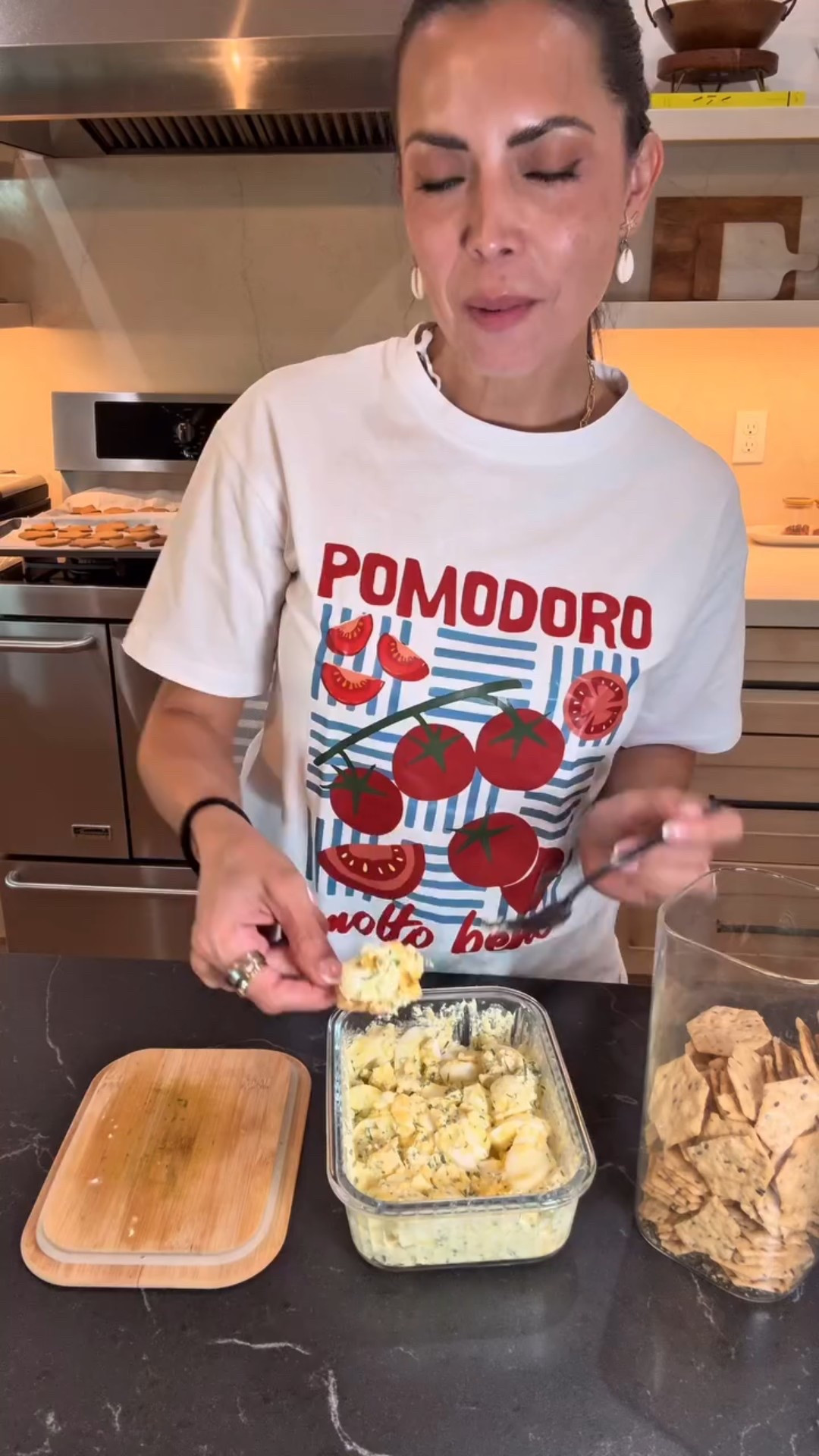 Ensalada de huevito con extra proteína.

Receta muy fácil de hacer:

7 huevos
4 cucharadas de queso cottage
1 cucharada de mayonesa de aguacate
1 cucharada de mostaza
Chives y dill picado
Sal, pimienta, ajo y cebolla en polvo.

#receta #easyrecipe #recipe #eggsalad #highprotein #altoenproteina #rgv #rgvlife #rgvblogger #instagood #instalike #latina #instamood #mompreneur #healthylifestyle #brownsville #latinacontentcreator