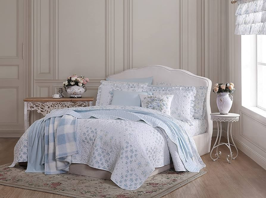 Shabby Chic® - Twin Quilt Set, Reversible Cotton Bedding with Matching Sham, Elegant Floral Home... | Amazon (US)