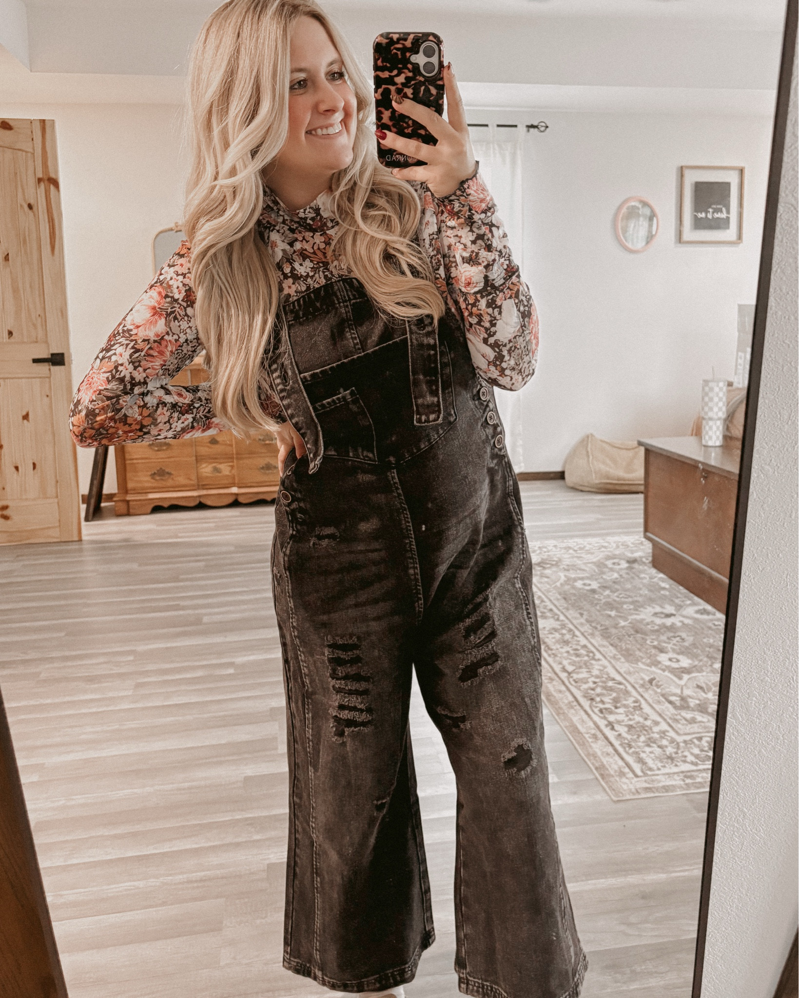 Overalls are my fav trend this fall 👖
Outfit ➡️ https://wild-annies.square.site/?fbclid=PAZXh0bgNhZW0CMTEAAabu55Zpr04NdPHb4g4bieazlTPV1Odb6qhfqYKDSh7d90HGxM85V1QtdqE_aem_j7VHjOUcopkNhVT7BVHUkA

#LTKMidsize #LTKStyleTip #LTKFindsUnder50