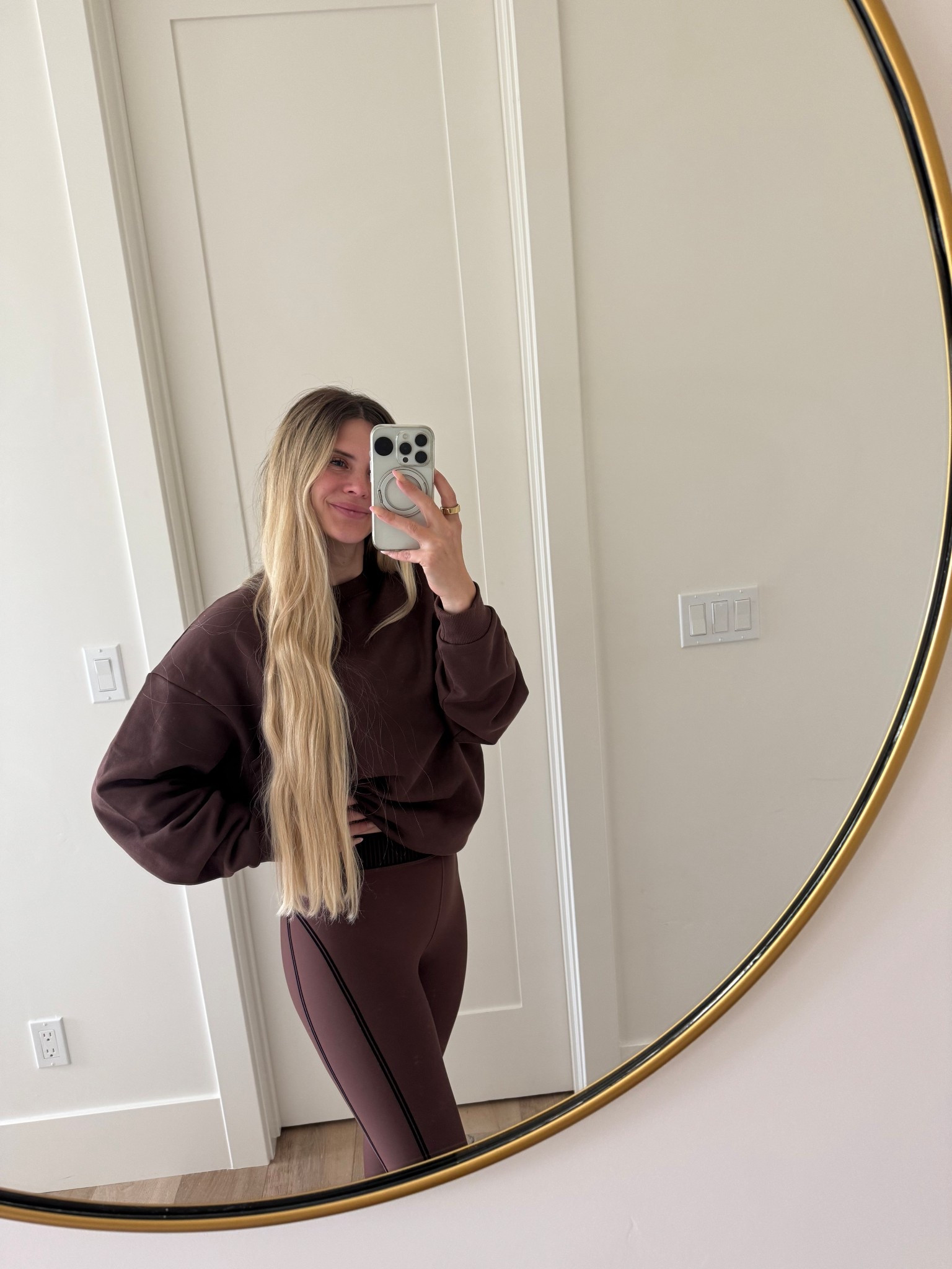 love a matching alo set! and this brown color🤎

#LTKCyberWeek #LTKmomlife #LTKActive