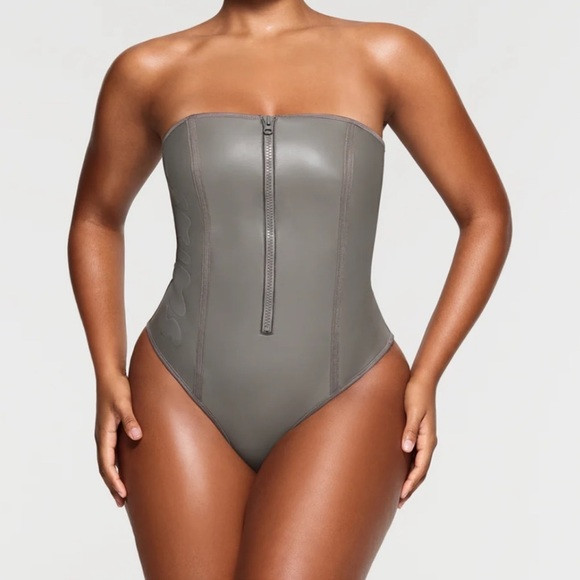 SKIMS Rubberized Scuba Swim Strapless one piece 2XL $108 | Poshmark