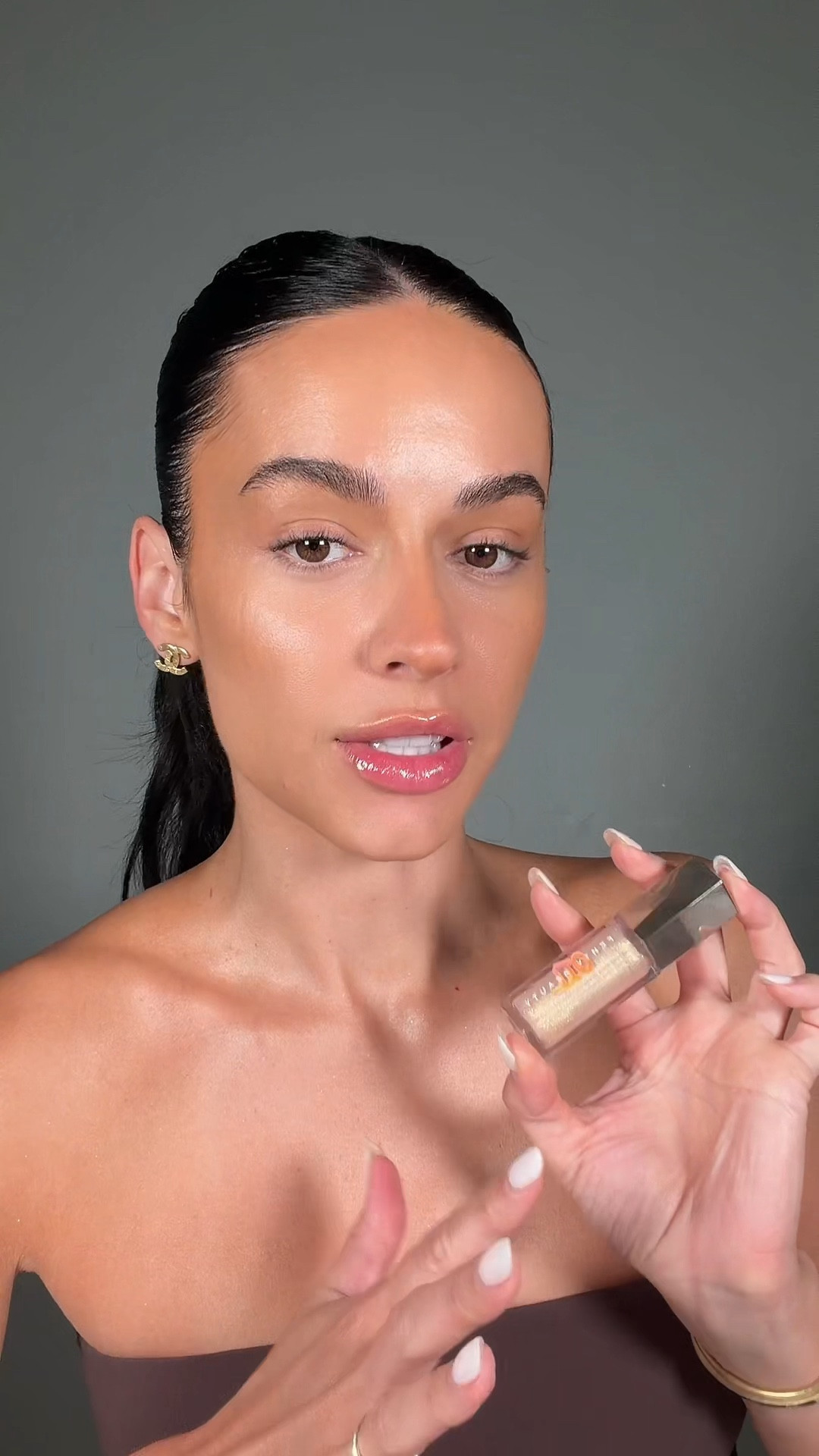 I think I just accidentally found my new fav lippie for the summer???? Omg #makeup #makeupfinds #lipoil #makeuprecomendation 