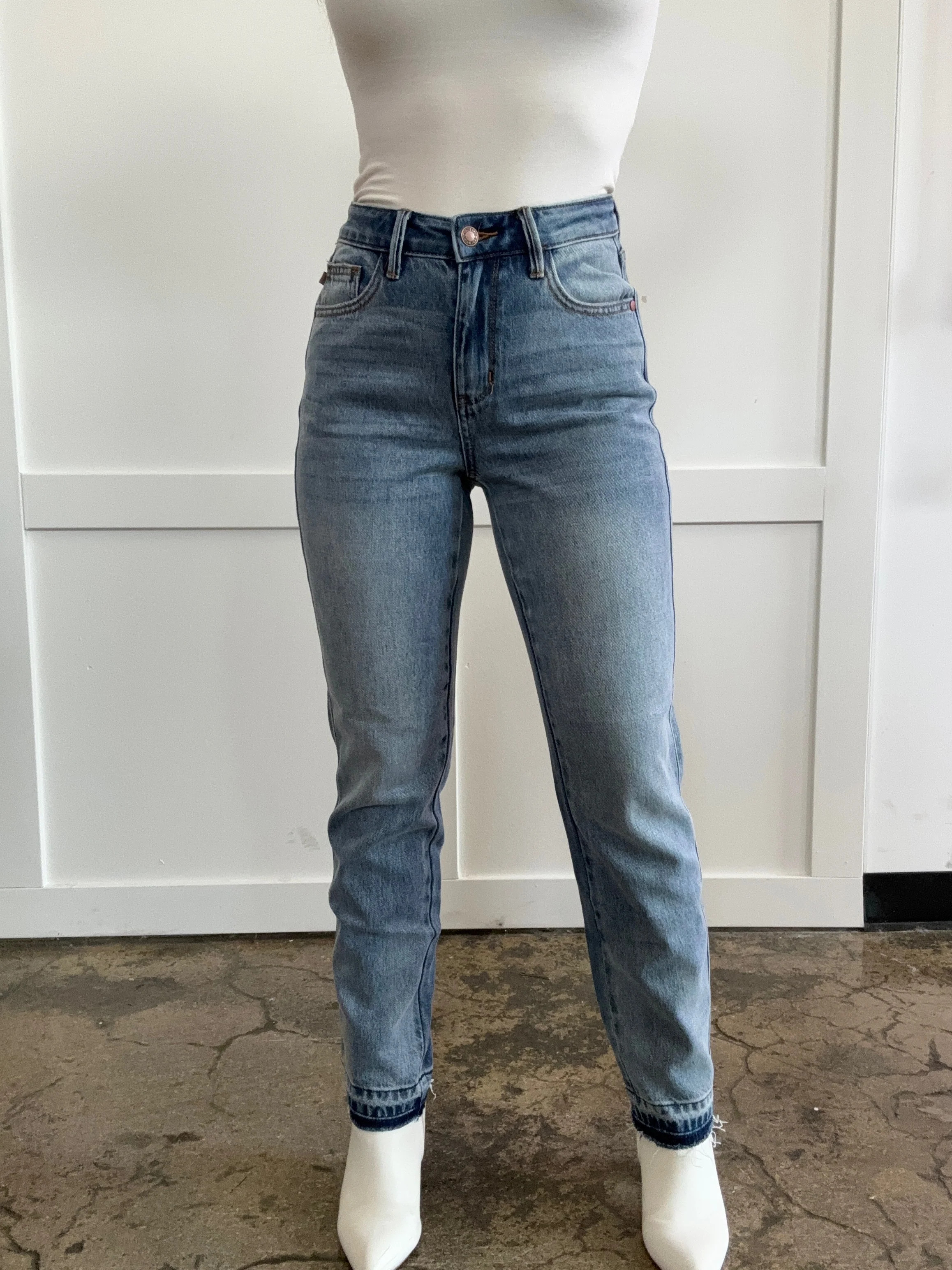 Live It Up Mid Rise Rigid Magic Release Hem Jeans | Willow Boutique