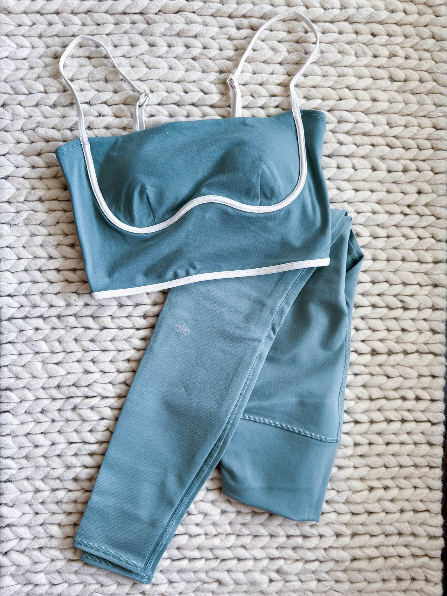 New color drop from alo — Botanical Green 

Leggings - Sports Bra - Workout Wear - Gym Outfit - Athleisure - alo yoga 

#LTKFitness #LTKActive