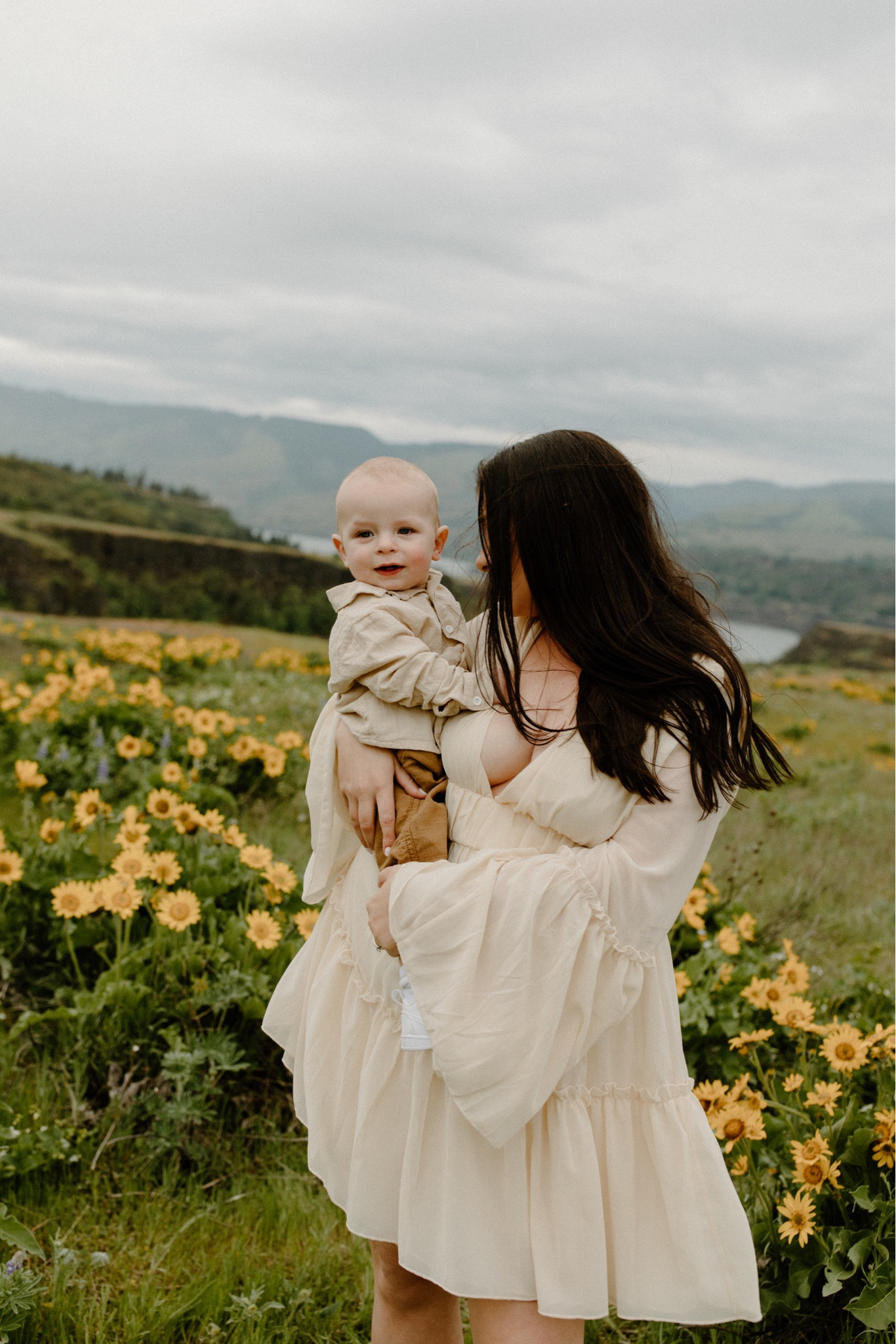 My dress and my sons outfit for our spring family photos 🤍💐🫶🏻 


Family photo attire, neutral aesthetic, family photo inspo, spring dresses, baby boy outfits, toddler outfits, SHEIN, H&M 

#LTKSeasonal #LTKfamily #LTKunder100