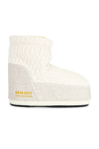 MOON BOOT BOOTS ICON LOW in Weißer Sand - White. Size 36-38 (also in 39-41). | FWRD 