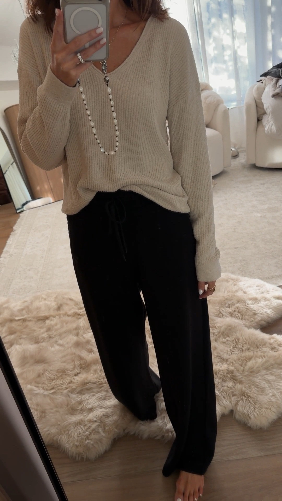 Mixing and matching two cozy sets. I’m just shy of 5-7” wearing the size XS barefoot dreams set and XS bottoms #stylinbyaylin #aylin #sets

#LTKSeasonal #LTKgrwm