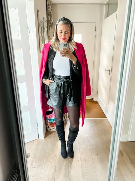Outfits of the week

Dressed up for my first ever LTK event! 

Tall specific cherry or pink formal coat, a tweed or bouclé blazer in black with a little sparkle paired with a basic white tee, leather shorts and over the knee boots. 



#LTKcurves #LTKstyletip #LTKeurope