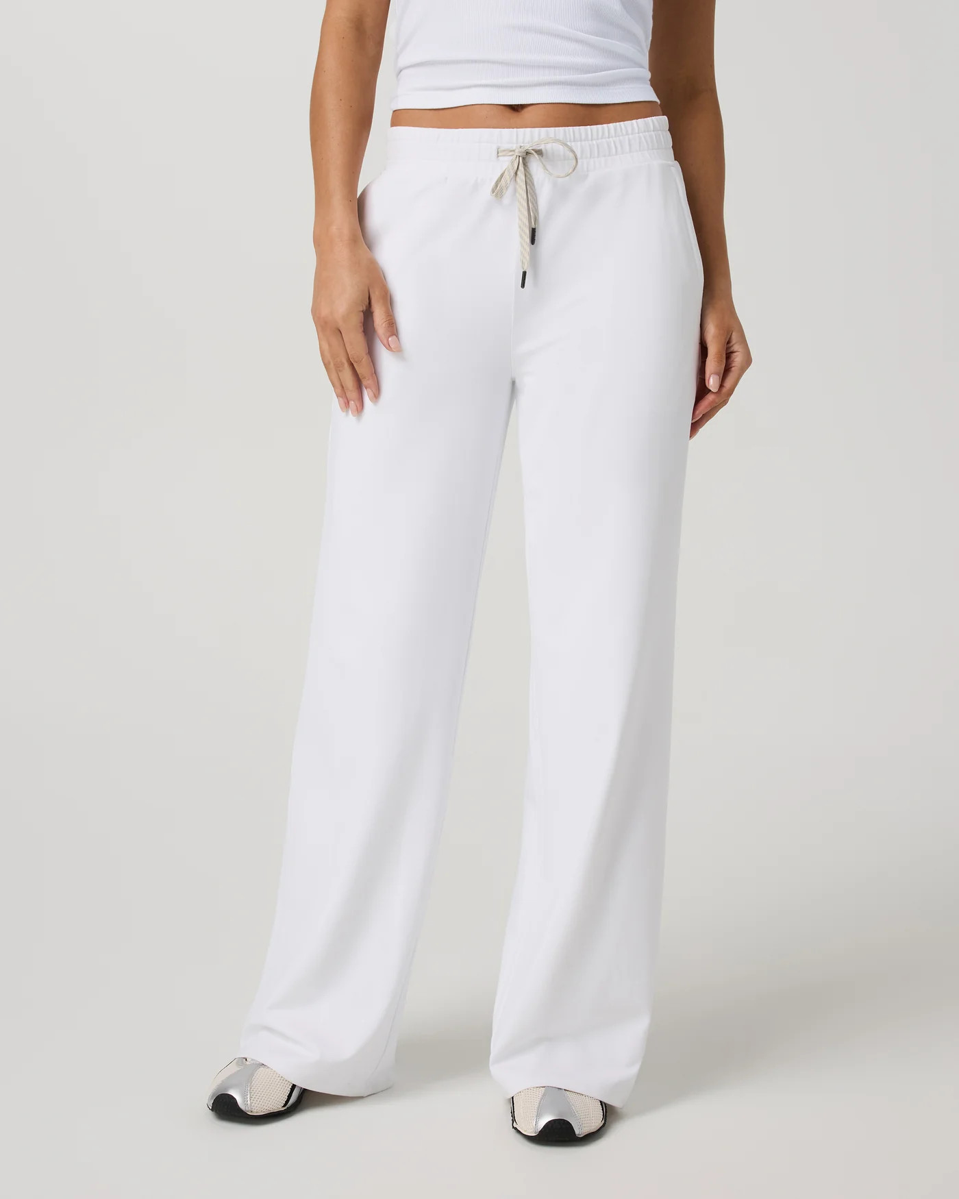 Halo Essential Wideleg – Women's White Wideleg Pants – Vuori | Vuori Clothing (US & Canada)