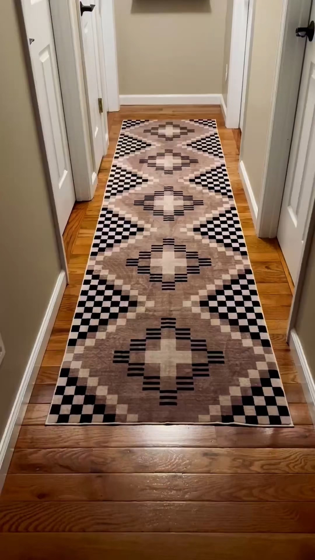 Hallway refresh in our new home. I’m sure it will change 10x again 🫣🤪

#LTKFindsUnder100 #LTKSaleAlert #LTKHome