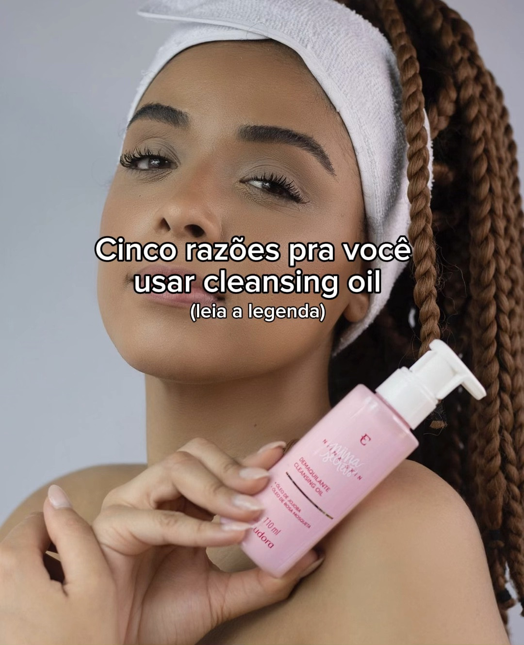 O que é o Cleansing Oil?
 O cleansing oil é um limpador facial à base de óleo que dissolve suavemente maquiagem, sujeira e impurezas da pele, deixando ela mais limpa e hidratada. Sua aplicação envolve massagem, seguida de enxágue. 

-Remove até maquiagem a prova d’água sem agredir a pele. 
-Remove poluição e impurezas 
-Desobstruí os poros 
-Todas as pele podem ultilizar, inclusive oleosas. 
-Seu uso diária remove cravos e sebos da pele. 

#LTKGiftGuide #LTKbrasil #LTKbeauty