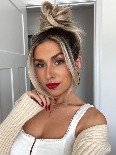 Idk whoooo I am with these red lips & nails but I like it ❤️‍🔥 lip combo is 12/10 and honestly one of the easiest red lips I’ve ever applied which is a huge beauty WIN 👏🏽 

sharing all of my makeup deets below! You can find everything in my LTK and stories! I’ll also have it saved to my October highlight 🫶🏼

@lorealparis lumi glotion 
@toofaced born this way foundation in light beige 
@kosas concealer in 3W
@maybelline age rewind concealer in tan to contour 
@narsissist liquid blush 
@benefitcosmetics hoola bronzer
@bareminerals blonzer in pink 
@benefitcosmetics microfilling brow pencil + 24 hour gel
@lauramercier translucent setting powder 
@maccosmetics highlight in light and gentle
@charlottetilbury Pillow Talk Push Up Lashes Mascara
@lawless lip liner in true love 
@lawless lipstick in Who’s That Lady

#makeup #makeupoftheday #everydaymakeup #fallmakeup #fallmakeuplook 

#LTKstyletip #LTKbeauty #LTKSeasonal