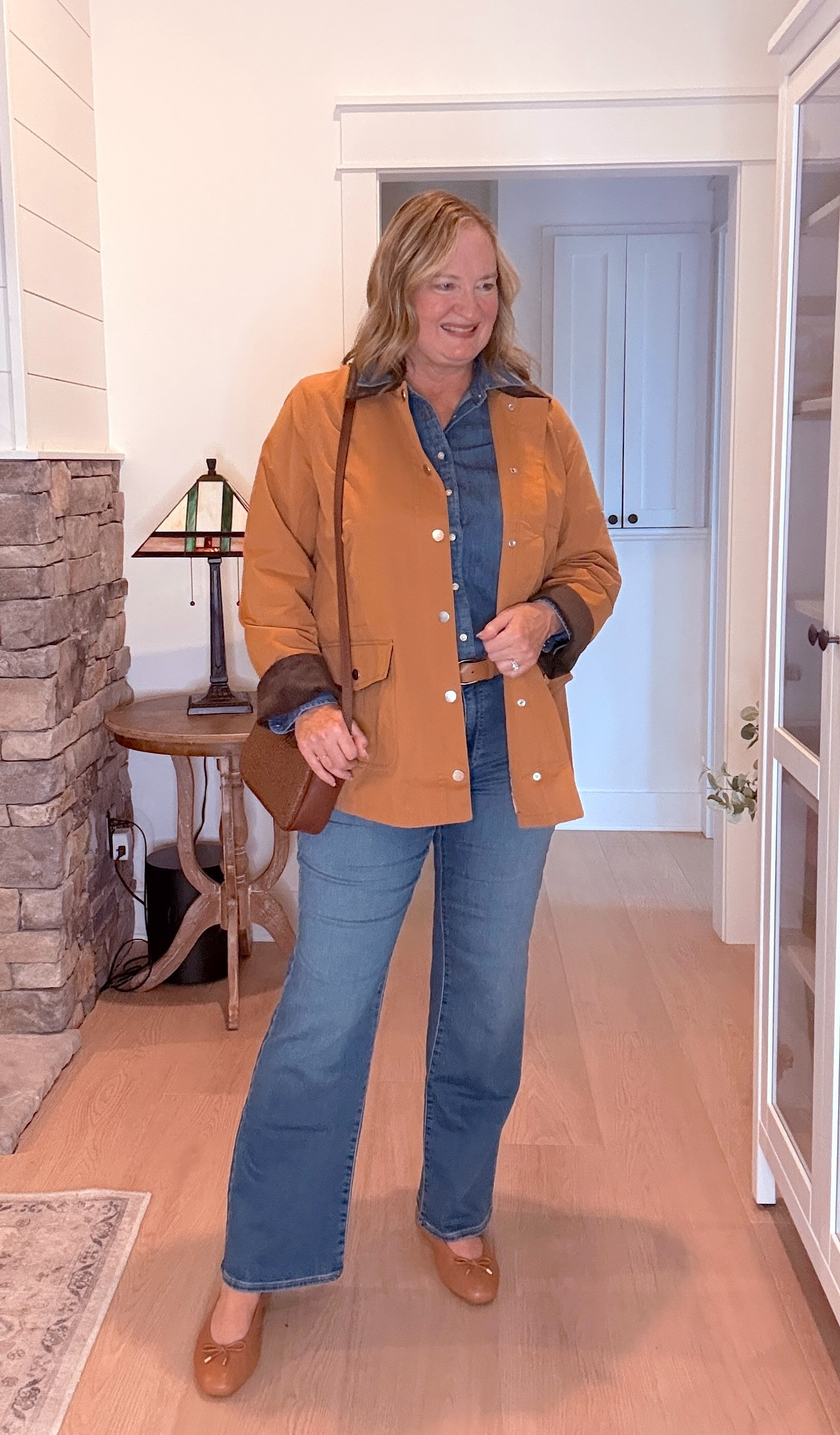 4 ways to wear a denim shirt and bootcut jeans ✔ Easy outfit ideas styled different 
ways: denim on denim, denim shirt as a layer, with a cardigan and with a barn jacket. 
Save this tutorial for later!
.
@talbotsofficial #talbotspartner #talbots #ad #mytalbots
#midsize  

 