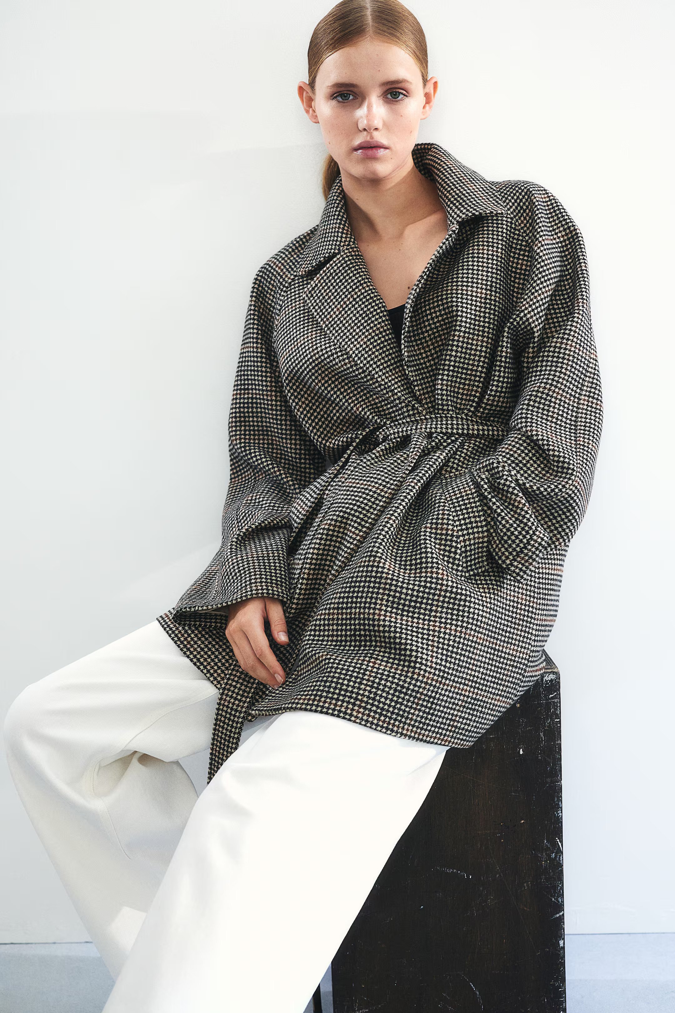 Tie-belt felted coat - V-neck - Long sleeve - Beige/Checked - Ladies | H&M GB | H&M (UK, MY, IN, SG, PH, TW, HK)