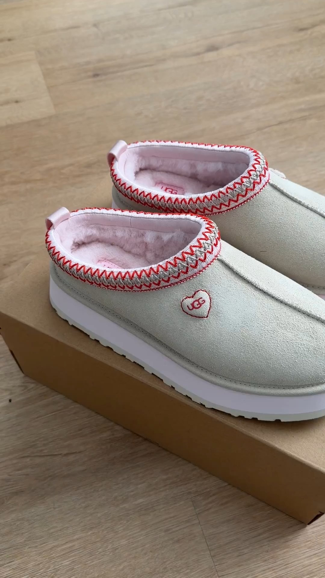 Limited edition Valentine’s Day UGGs are selling out fast 💘 I sized up half a size 




