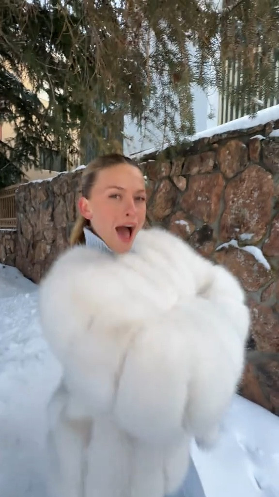 I love this outfit ❄️🤍

#LTKSeasonal #LTKWatchNow #LTKStyleTip