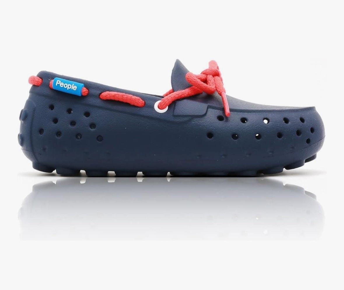 The cutest spring and summer waterproof loafers for littles!!

Little boy shoes
Spring shoes for kids
Boys boat shoes 



#LTKFamily #LTKFindsUnder50 #LTKSeasonal