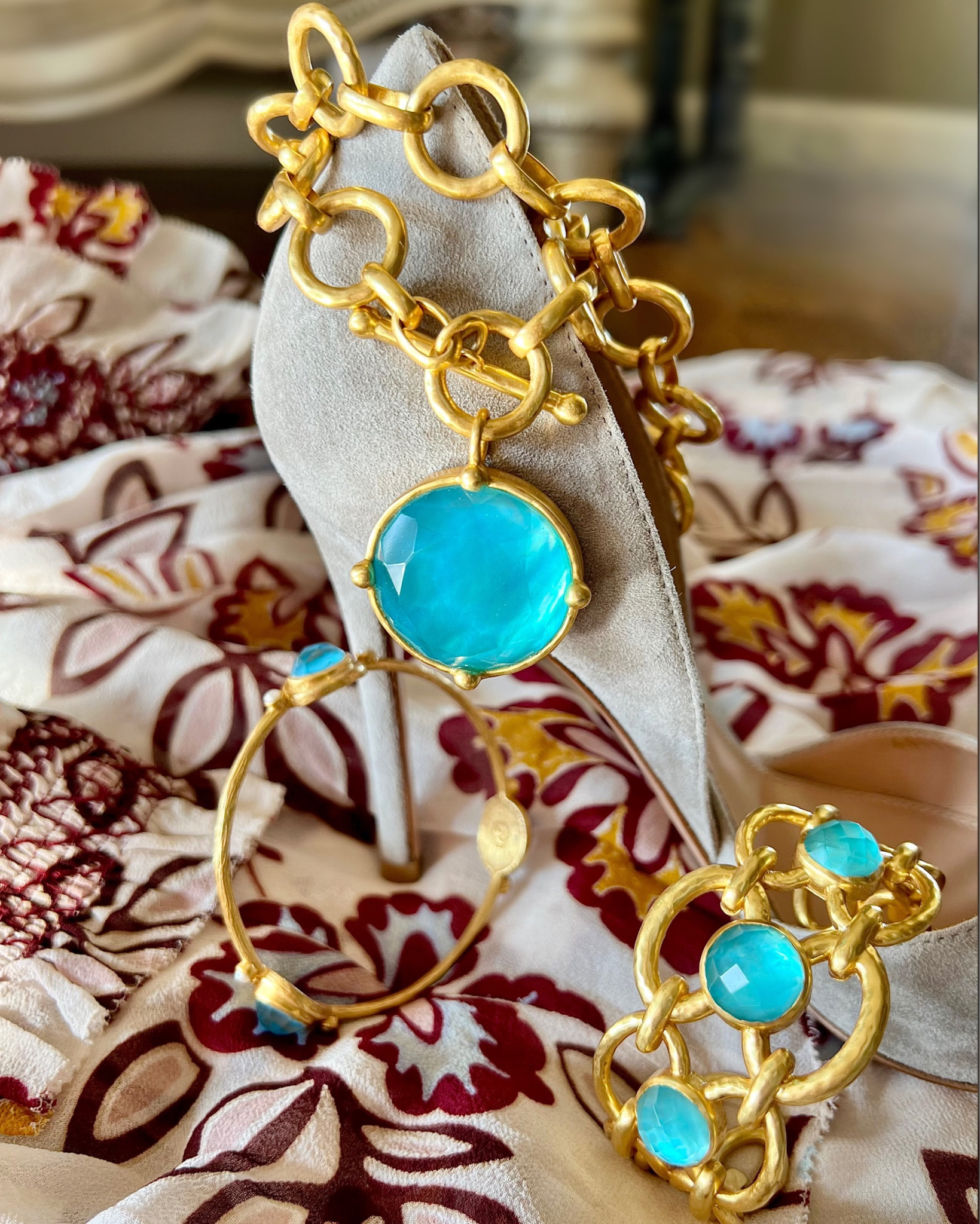 💠 Julie Vos 
Honeybee Statement Necklace
Color Iridescent Pacific Blue

Palermo Stone Cuff Color Iridescent Bahamian Blue


#LTKGiftGuide #LTKstyletip #LTKparties